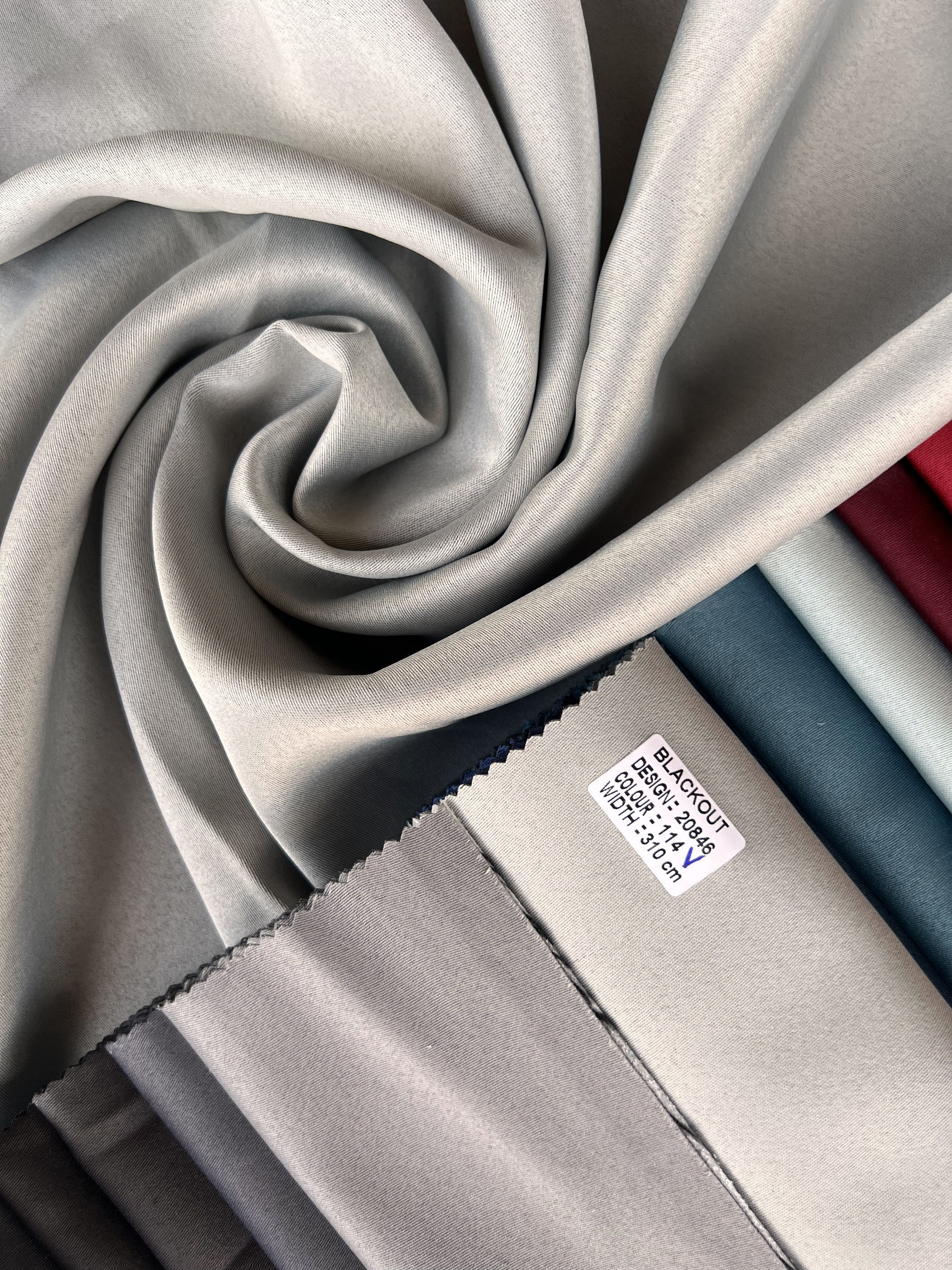 Monochrome "Blackout" curtain, light gray color