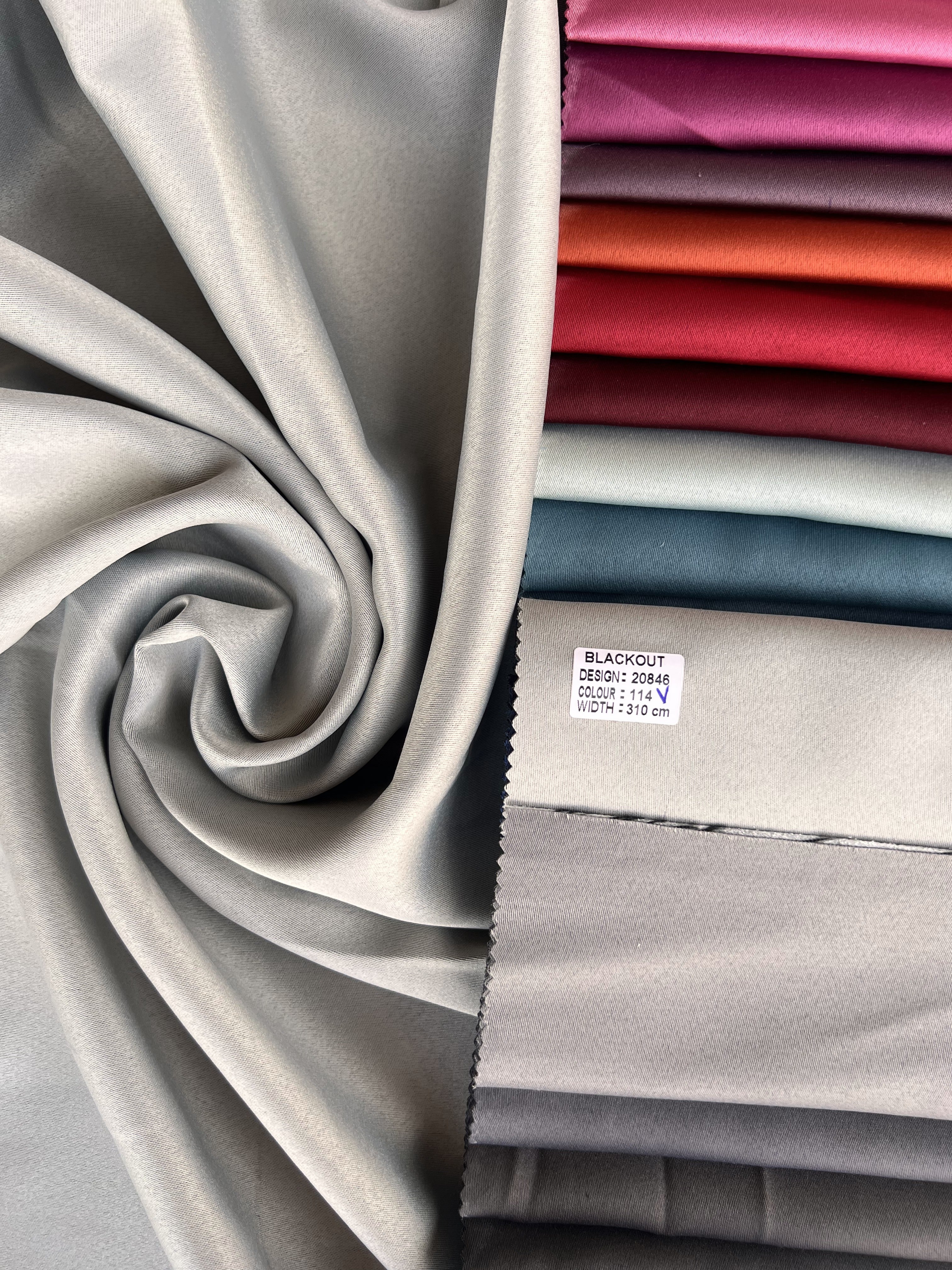 Monochrome "Blackout" curtain, light gray color