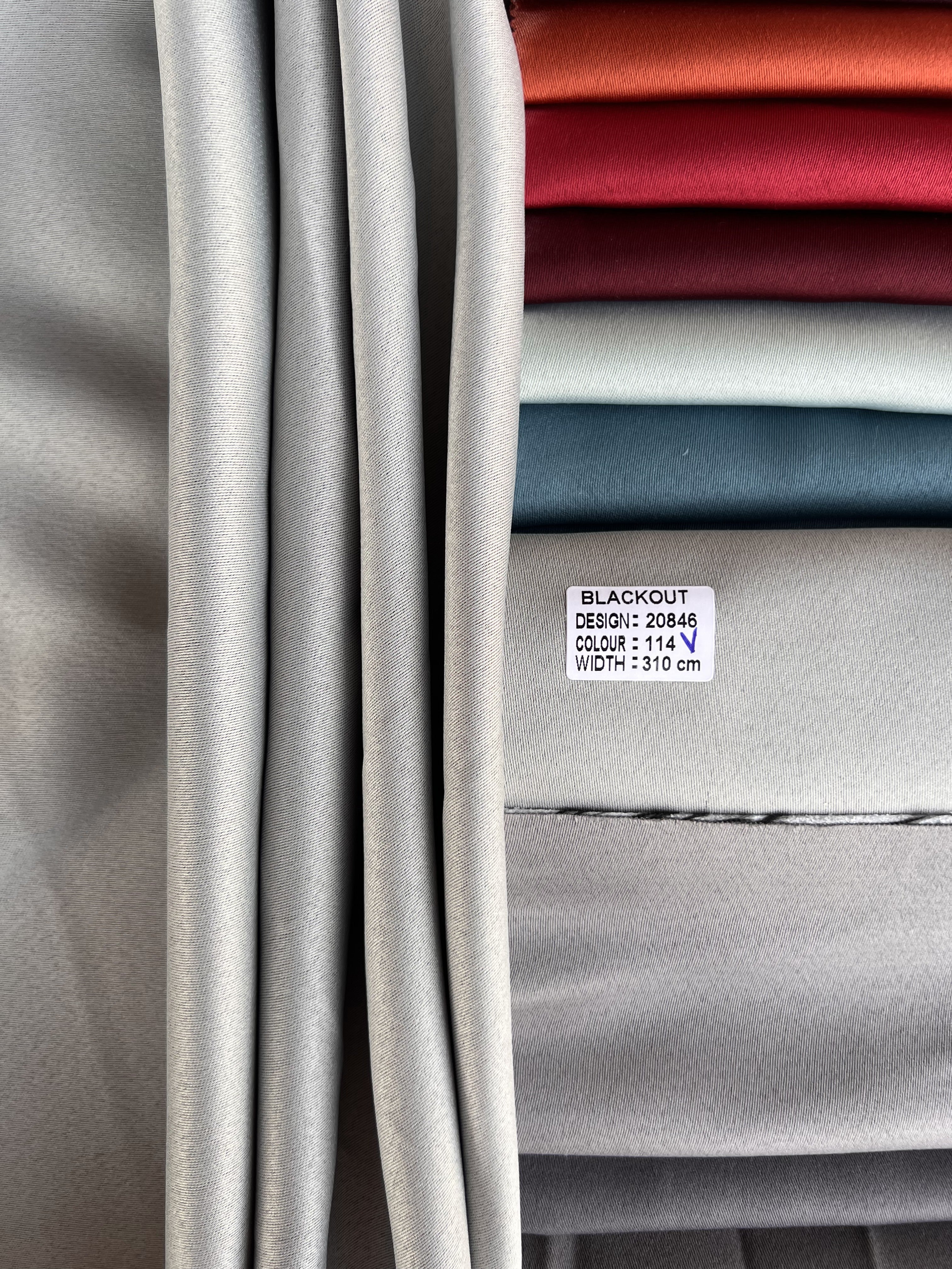 Monochrome "Blackout" curtain, light gray color