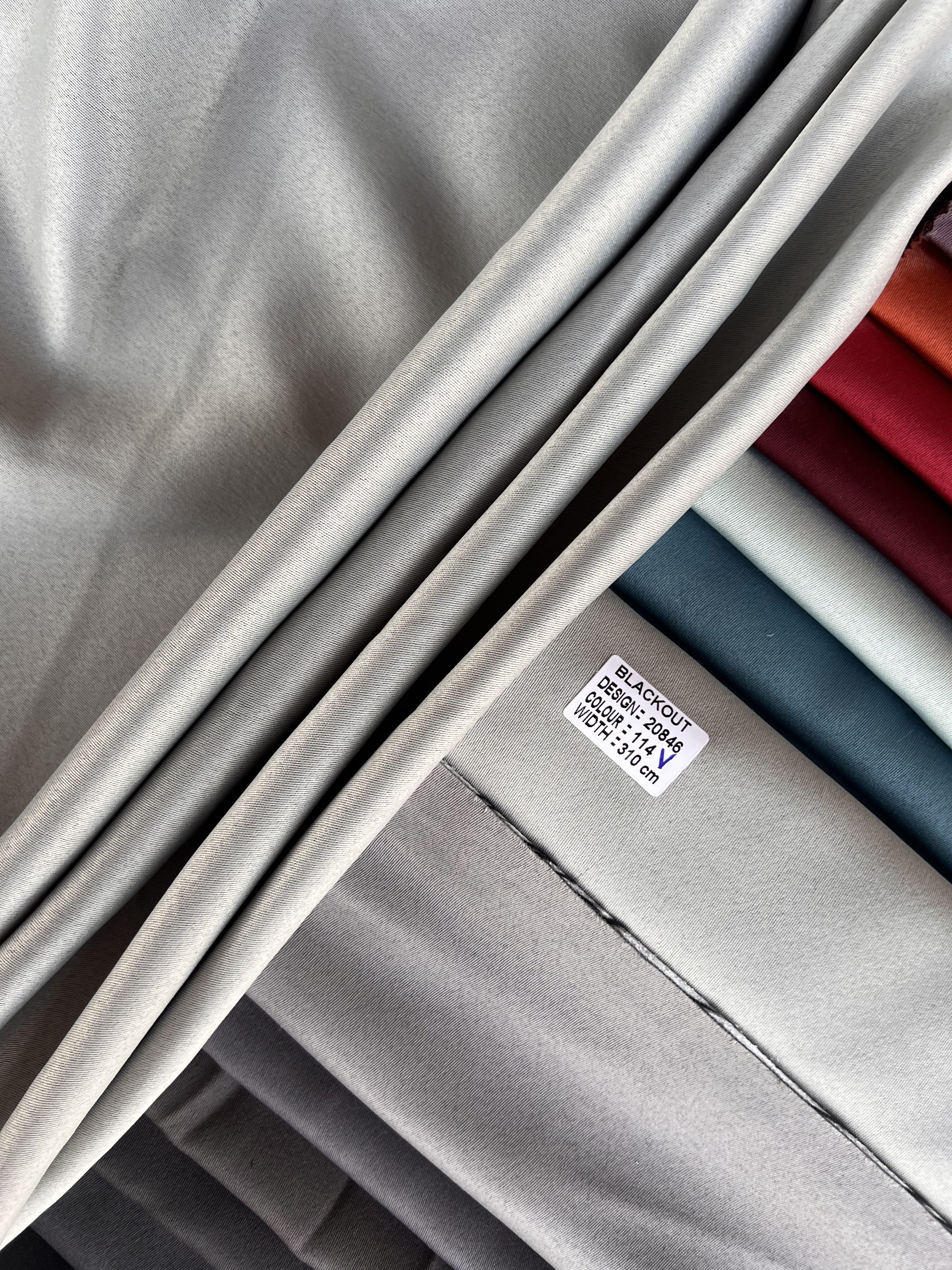 Monochrome "Blackout" curtain, light gray color