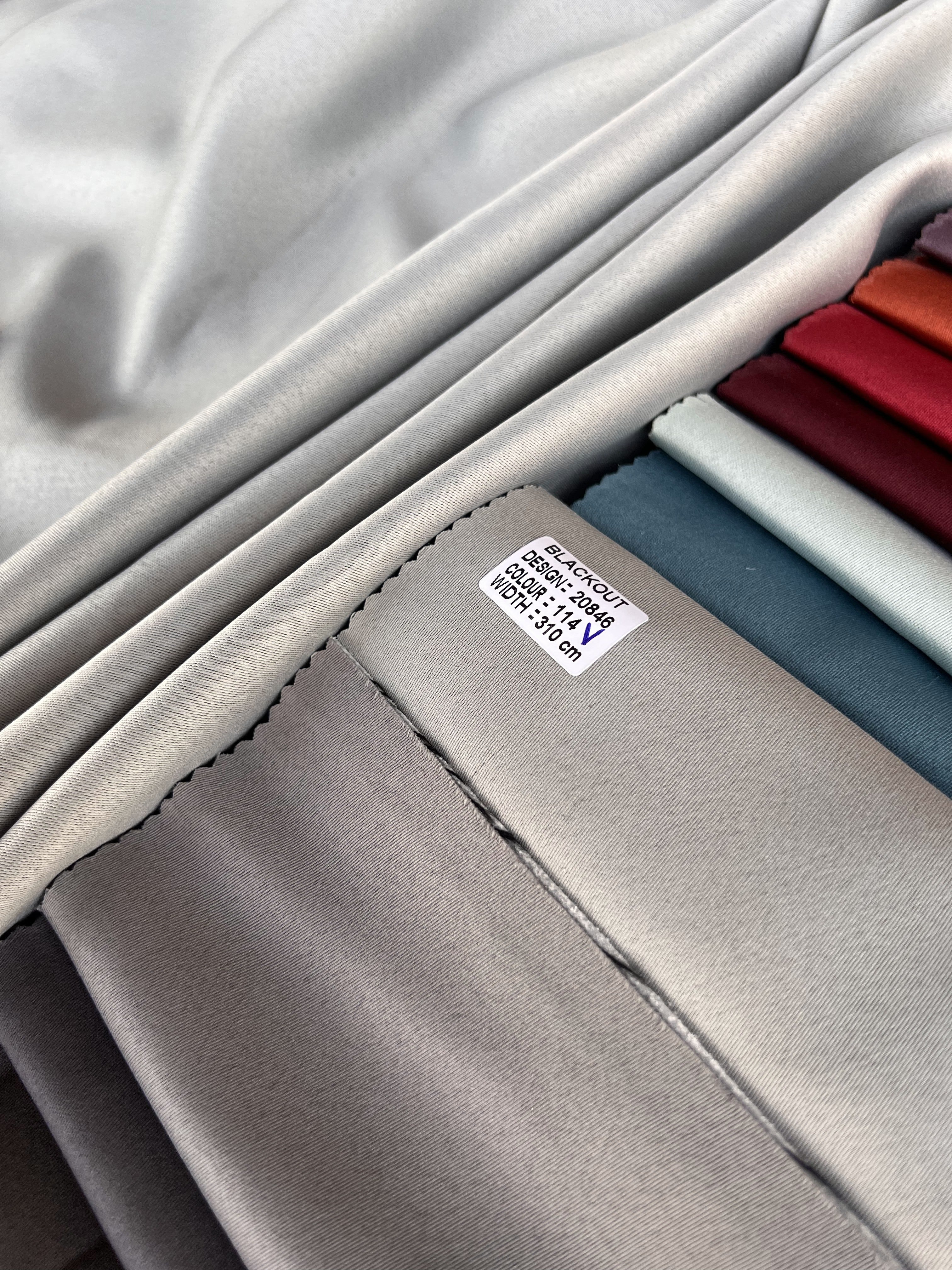 Monochrome "Blackout" curtain, light gray color