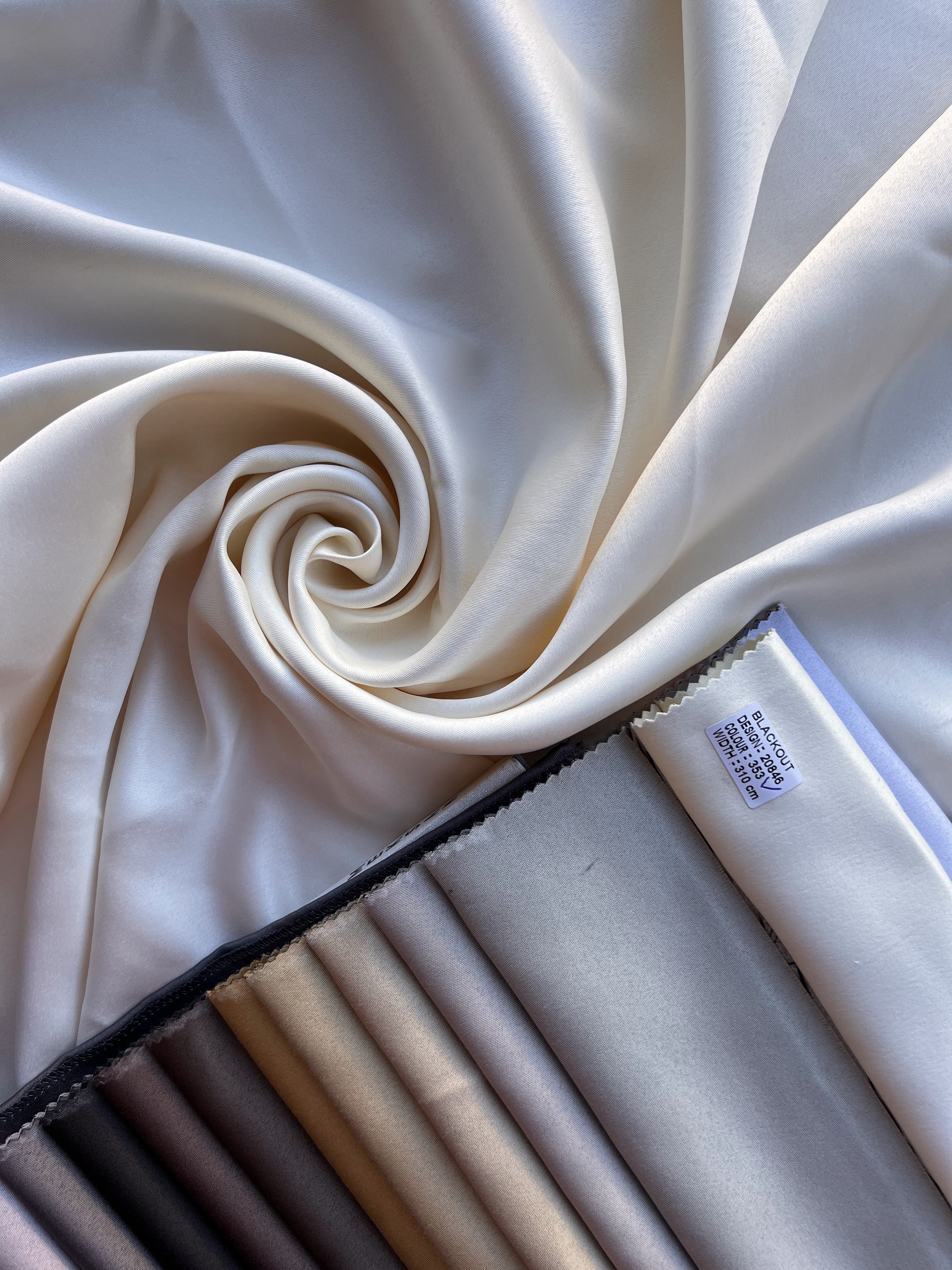 Monochrome "Blackout" curtain, milk color