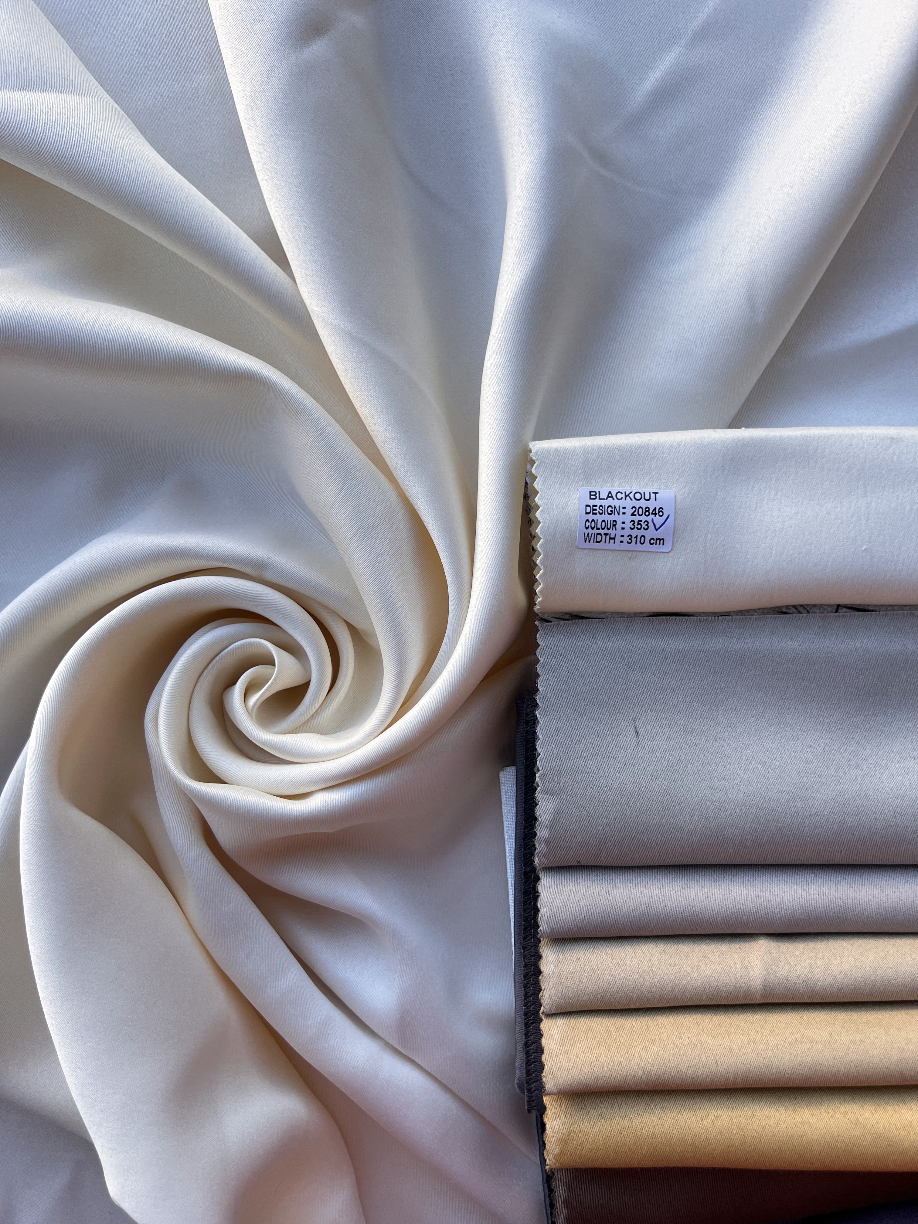 Monochrome "Blackout" curtain, milk color