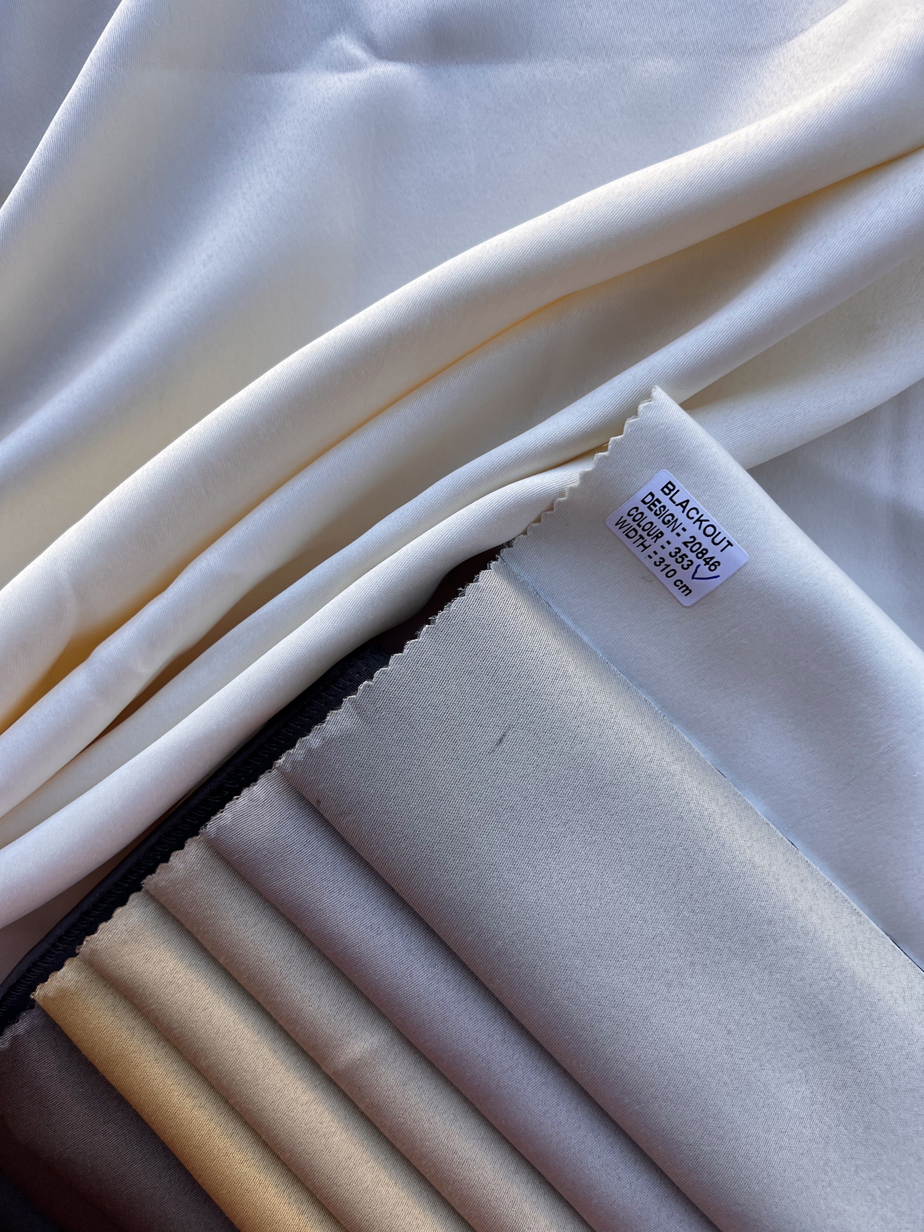 Monochrome "Blackout" curtain, milk color