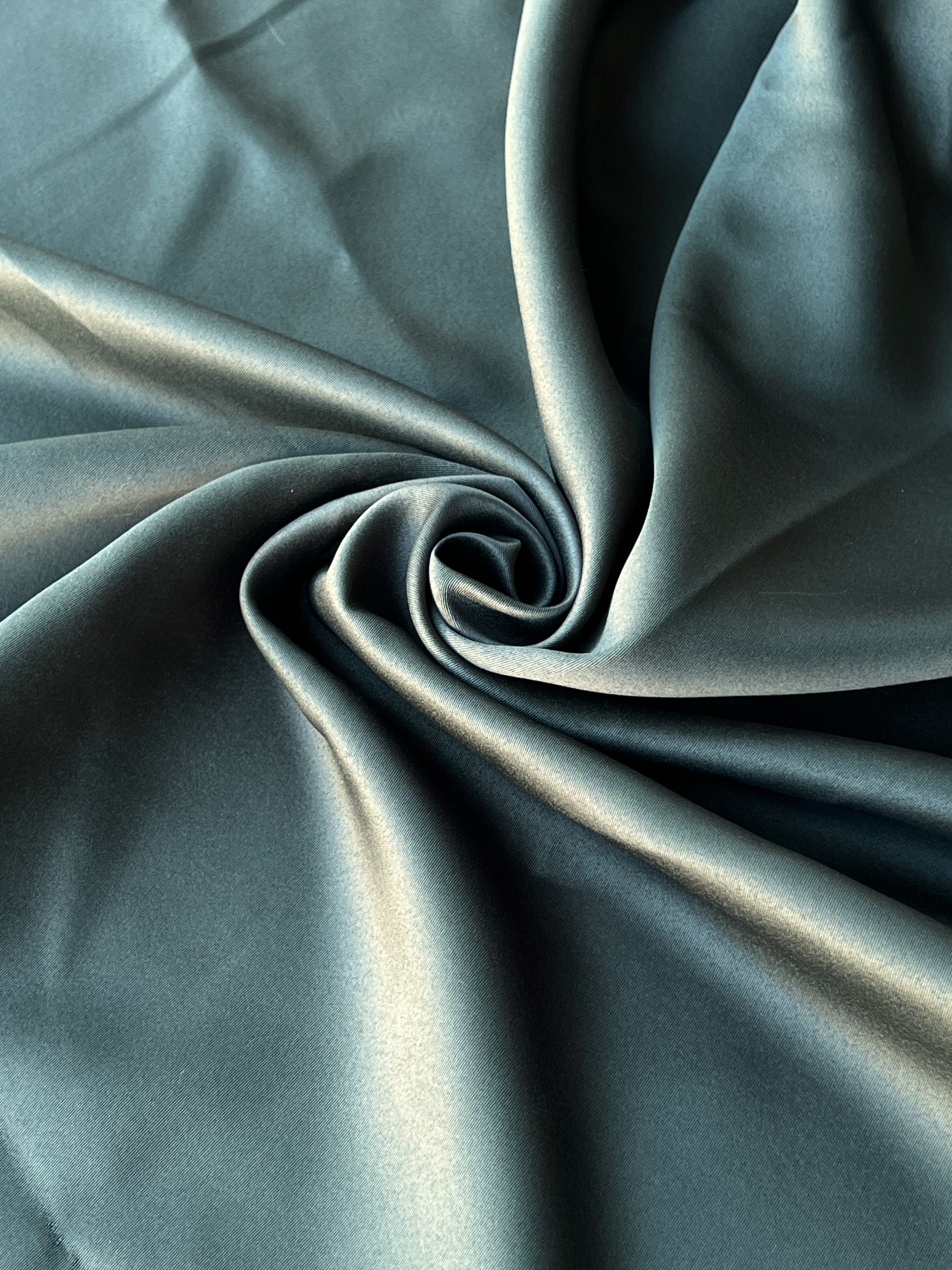 Monochrome "Blackout" curtain, dark green color