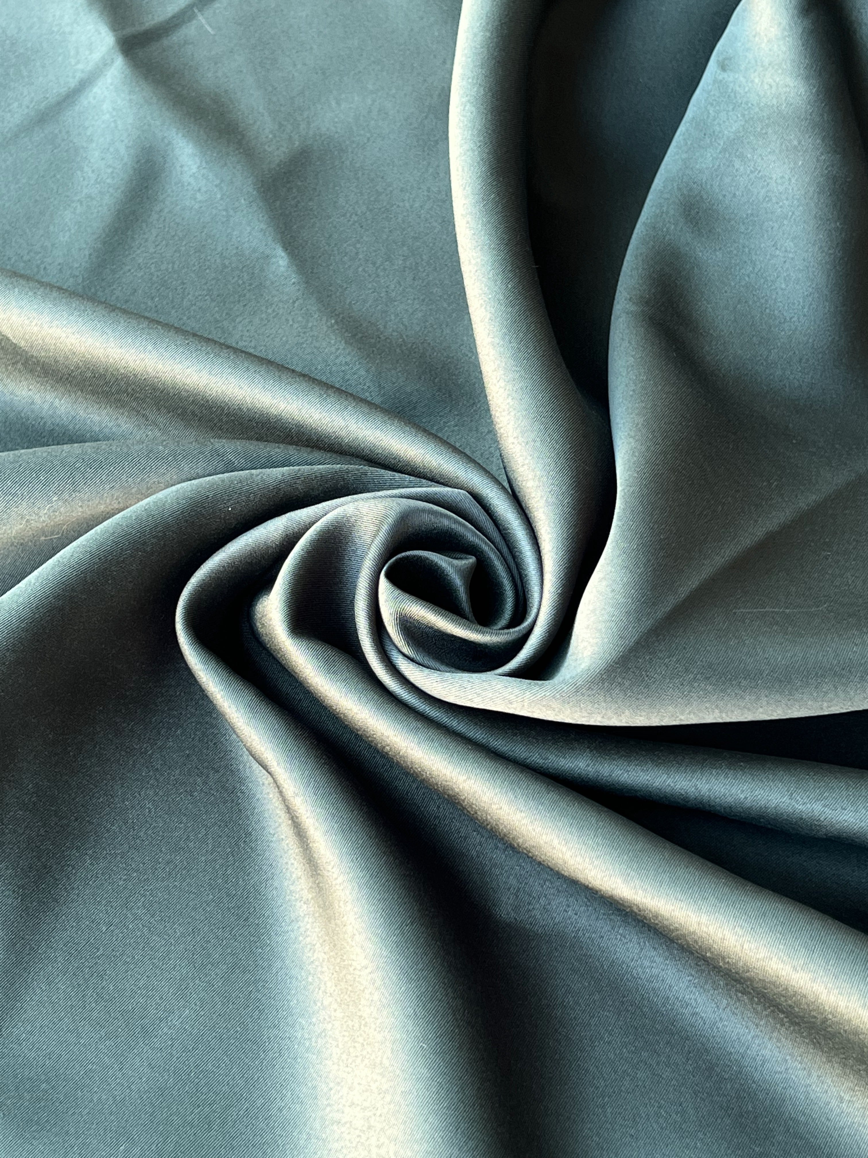 Monochrome "Blackout" curtain, dark green color