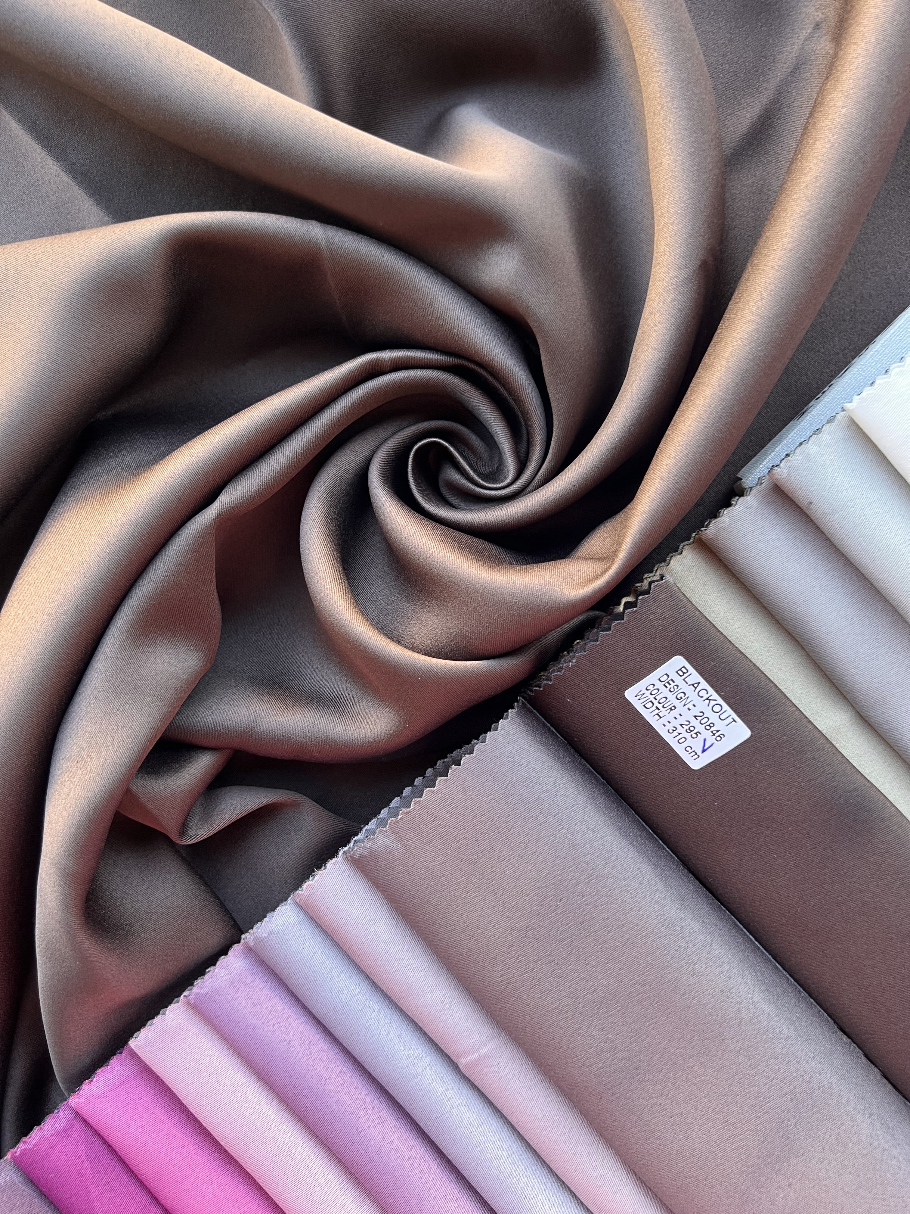 Monochrome "Blackout" curtain, dark brown color