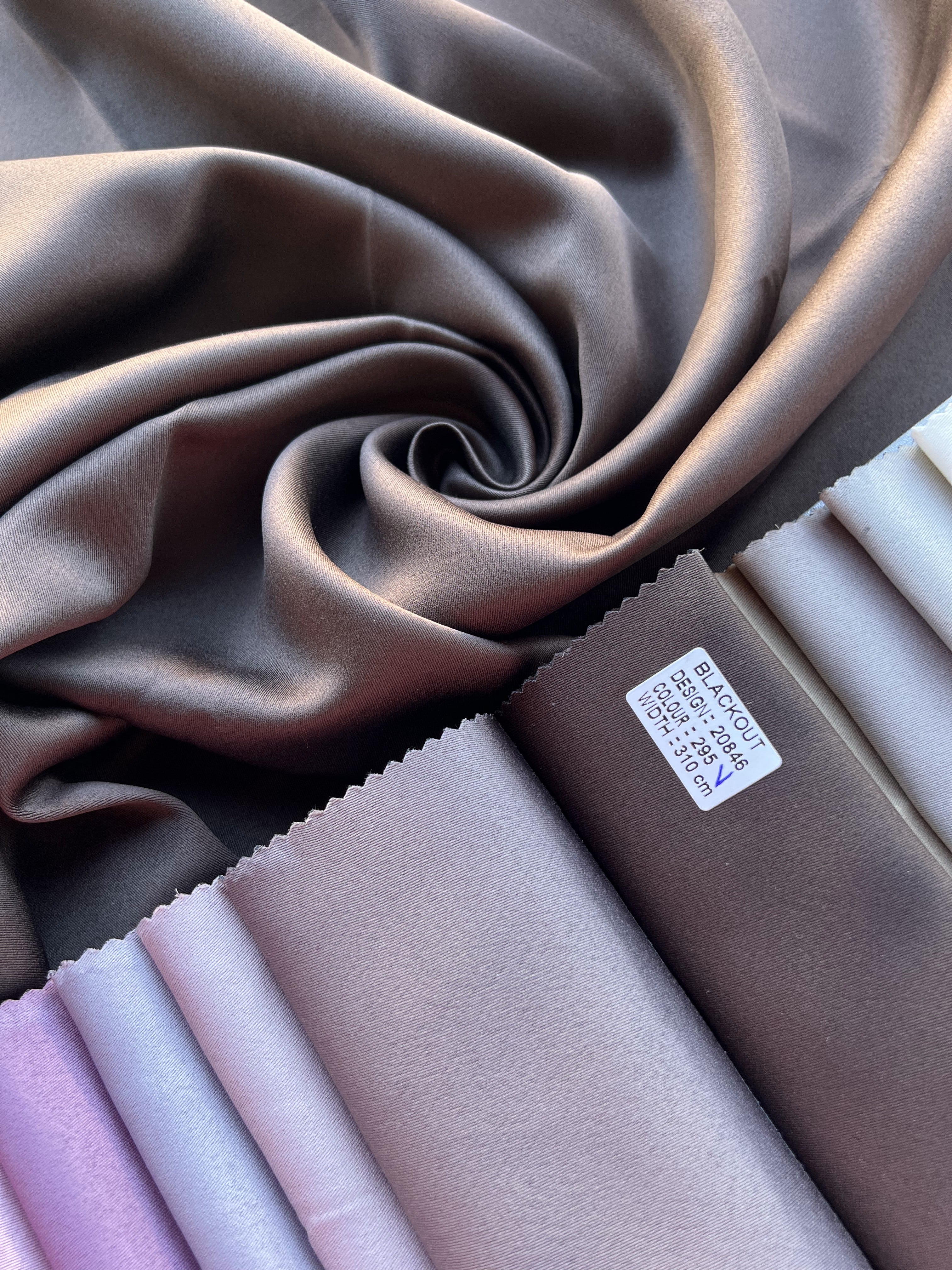 Monochrome "Blackout" curtain, dark brown color