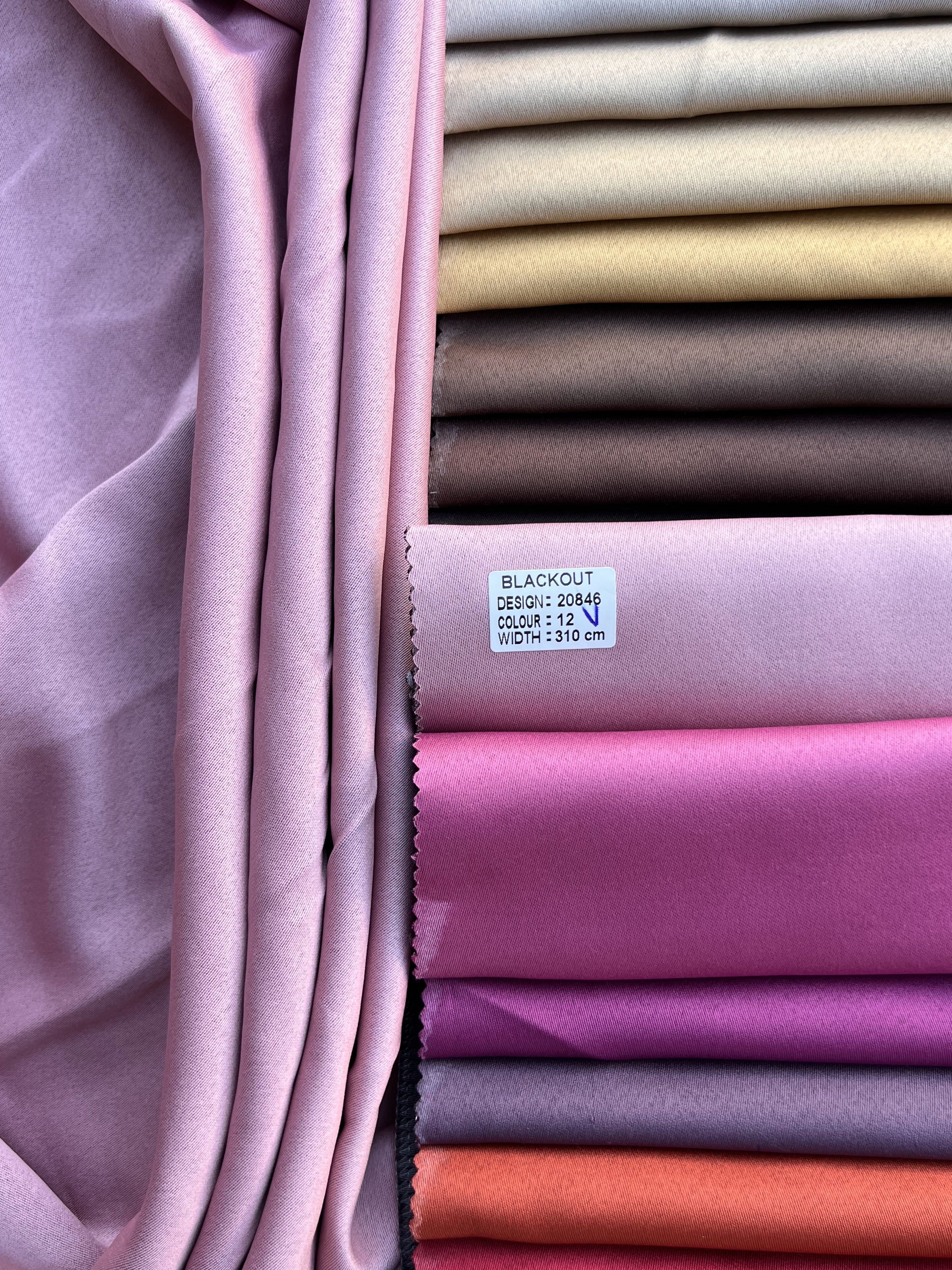 Monochrome "Blackout" curtain, soft pink color