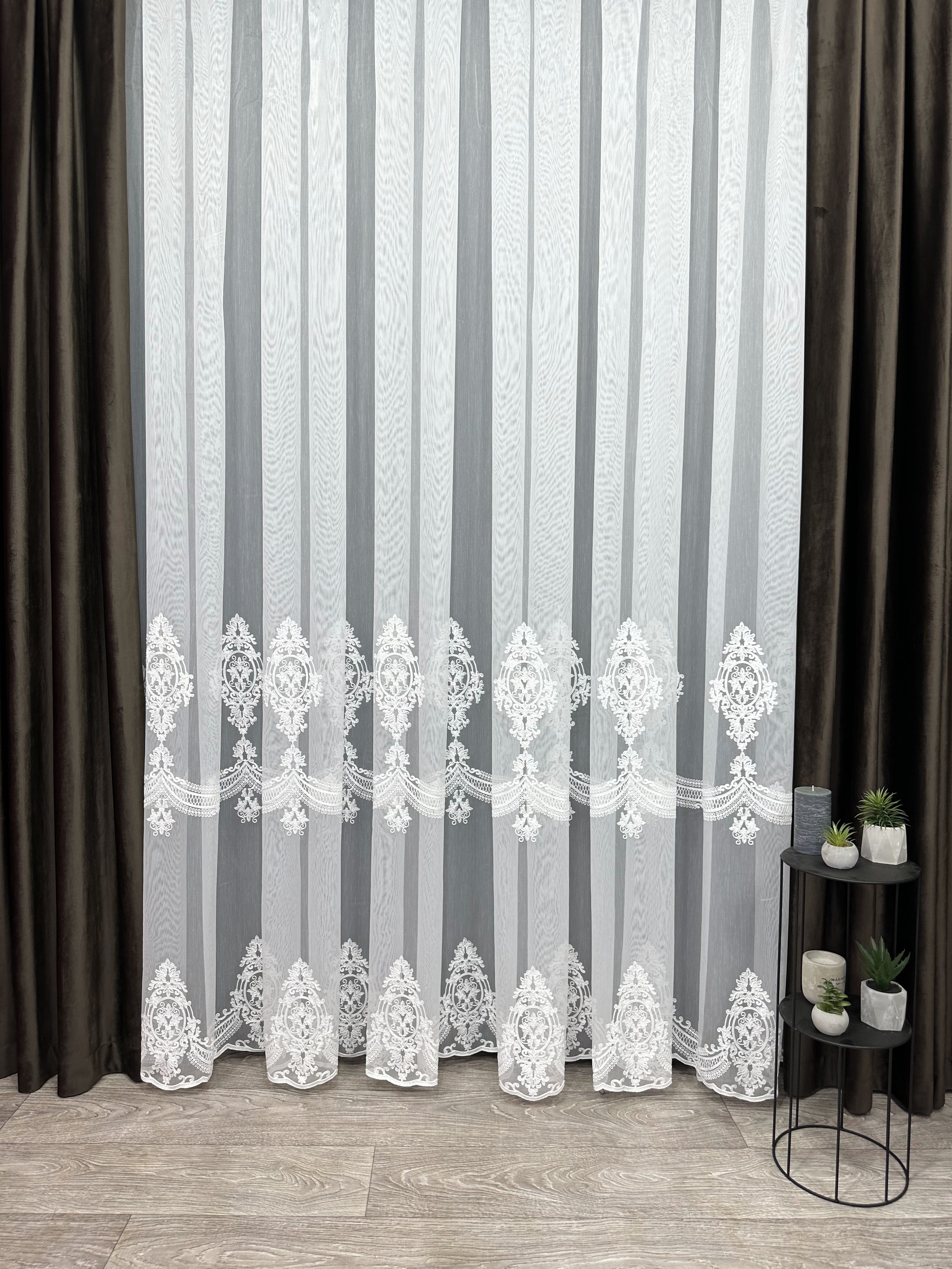 Bamboo-based tulle with beautiful embroidery, milk color