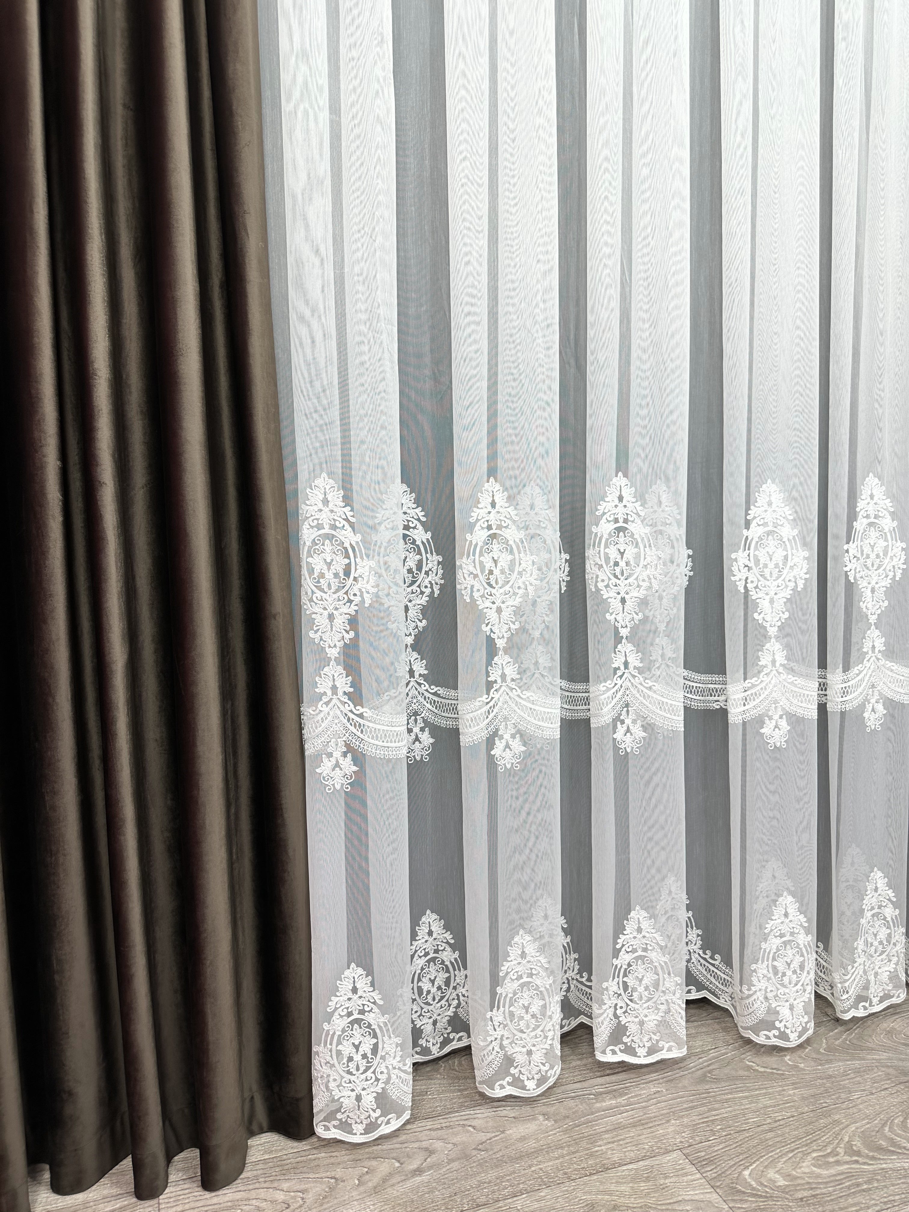 Bamboo-based tulle with beautiful embroidery, milk color