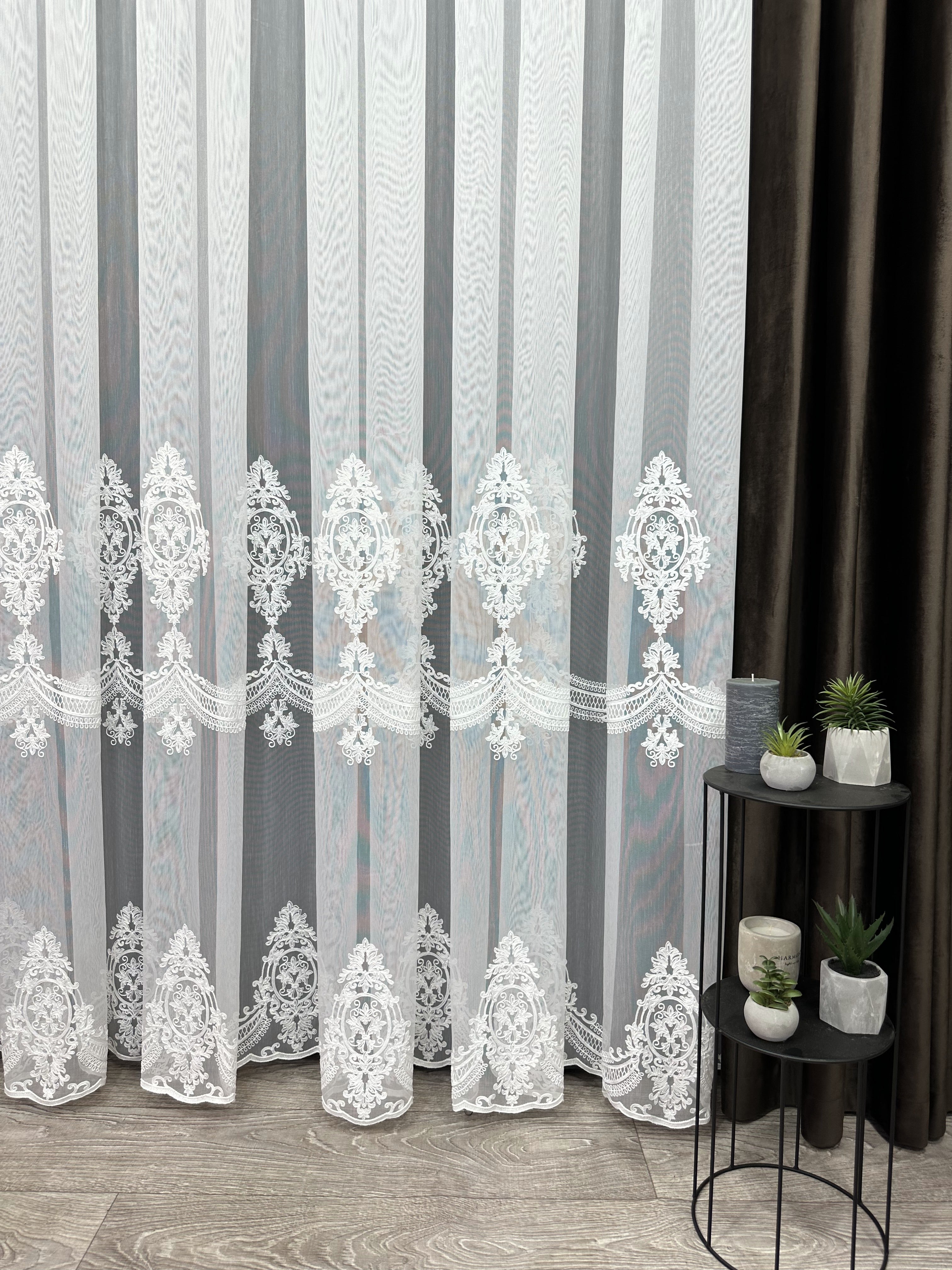 Bamboo-based tulle with beautiful embroidery, milk color