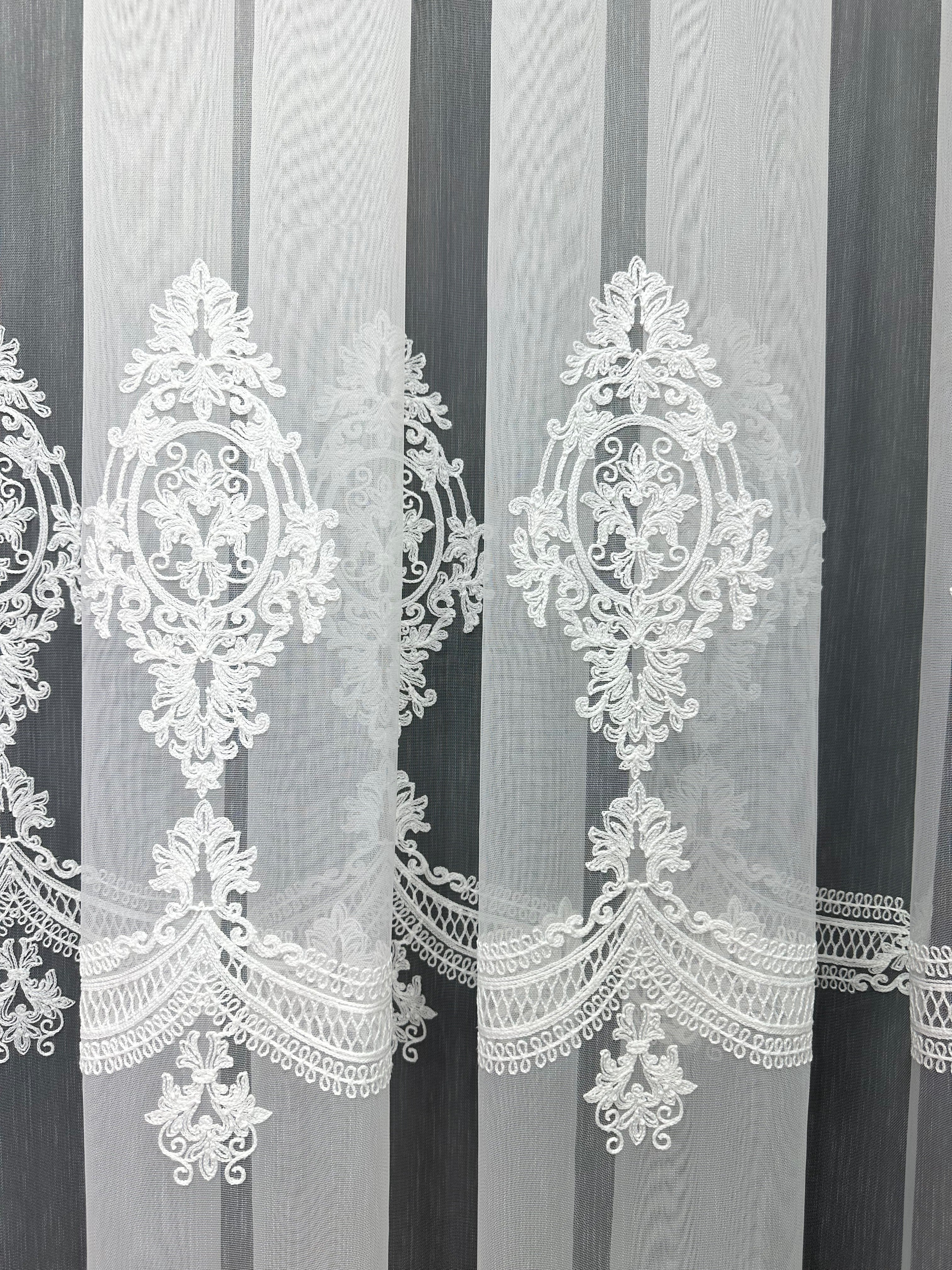 Bamboo-based tulle with beautiful embroidery, milk color