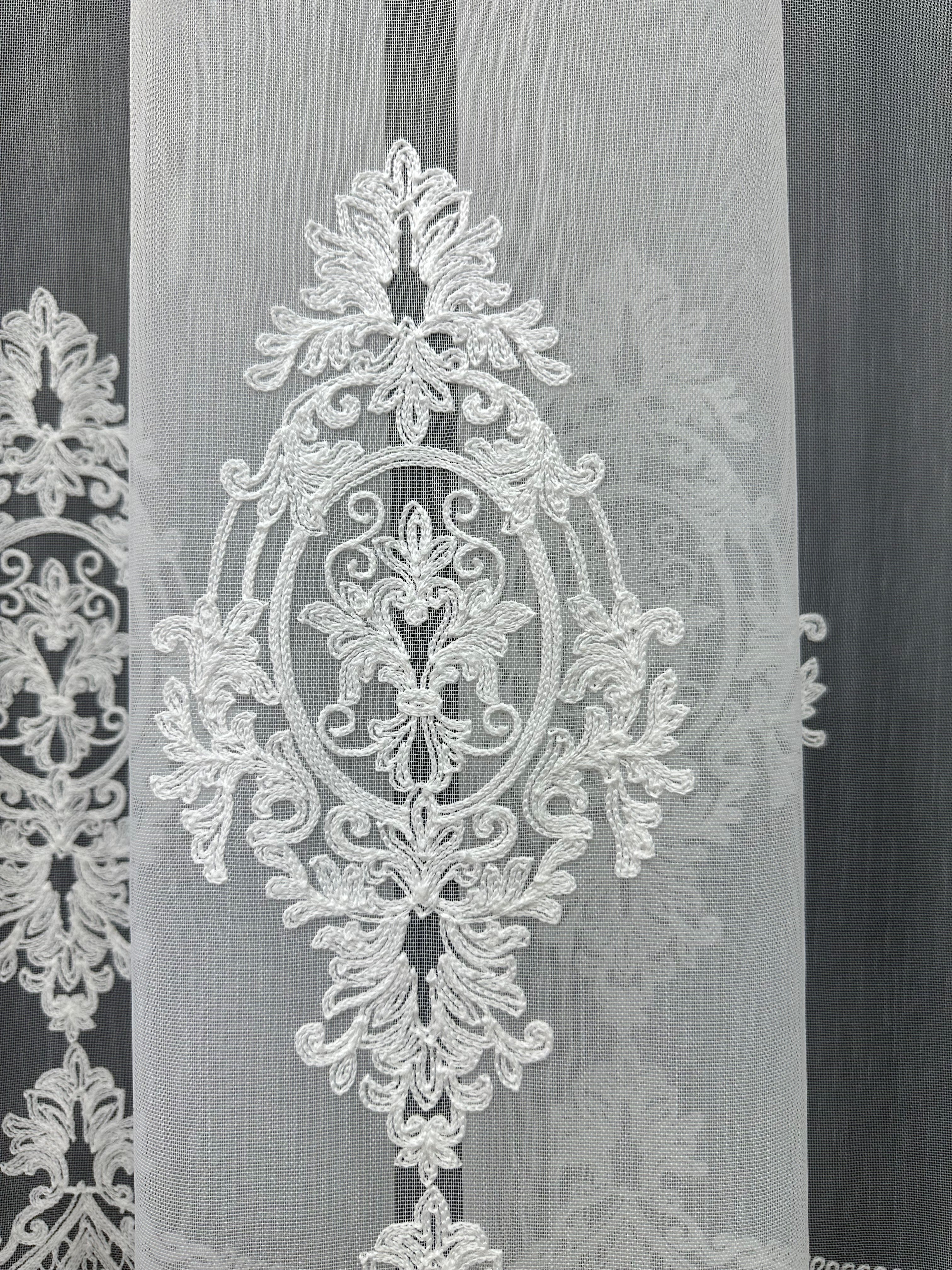 Bamboo-based tulle with beautiful embroidery, milk color