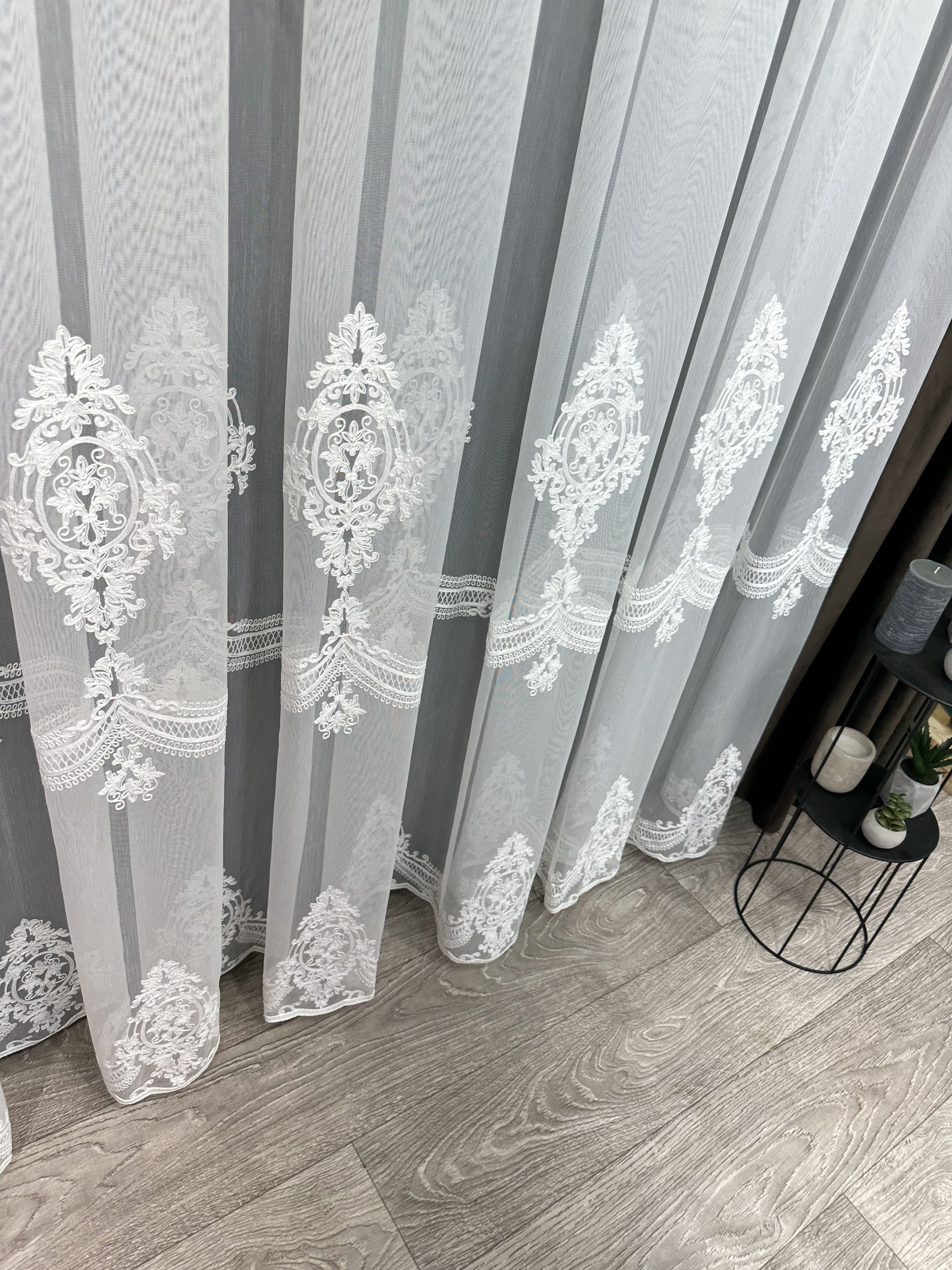 Bamboo-based tulle with beautiful embroidery, milk color