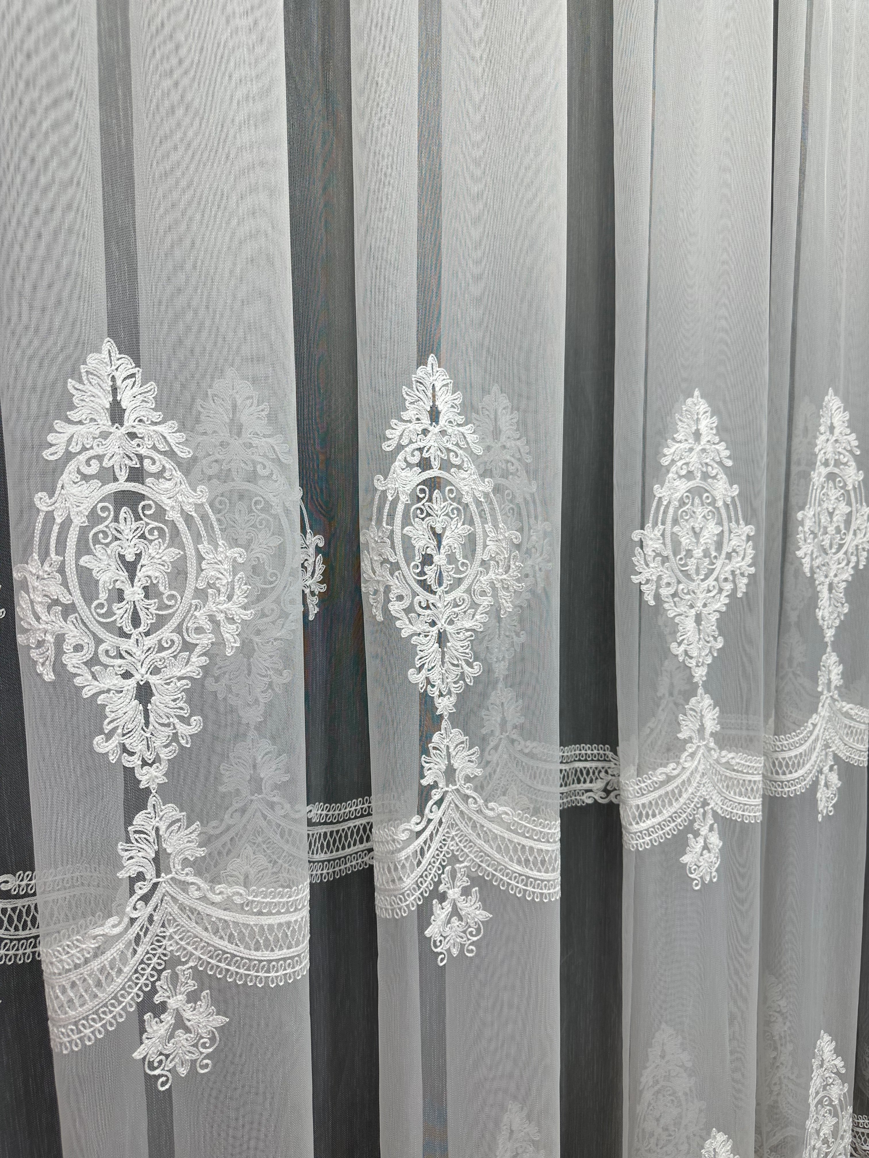 Bamboo-based tulle with beautiful embroidery, milk color