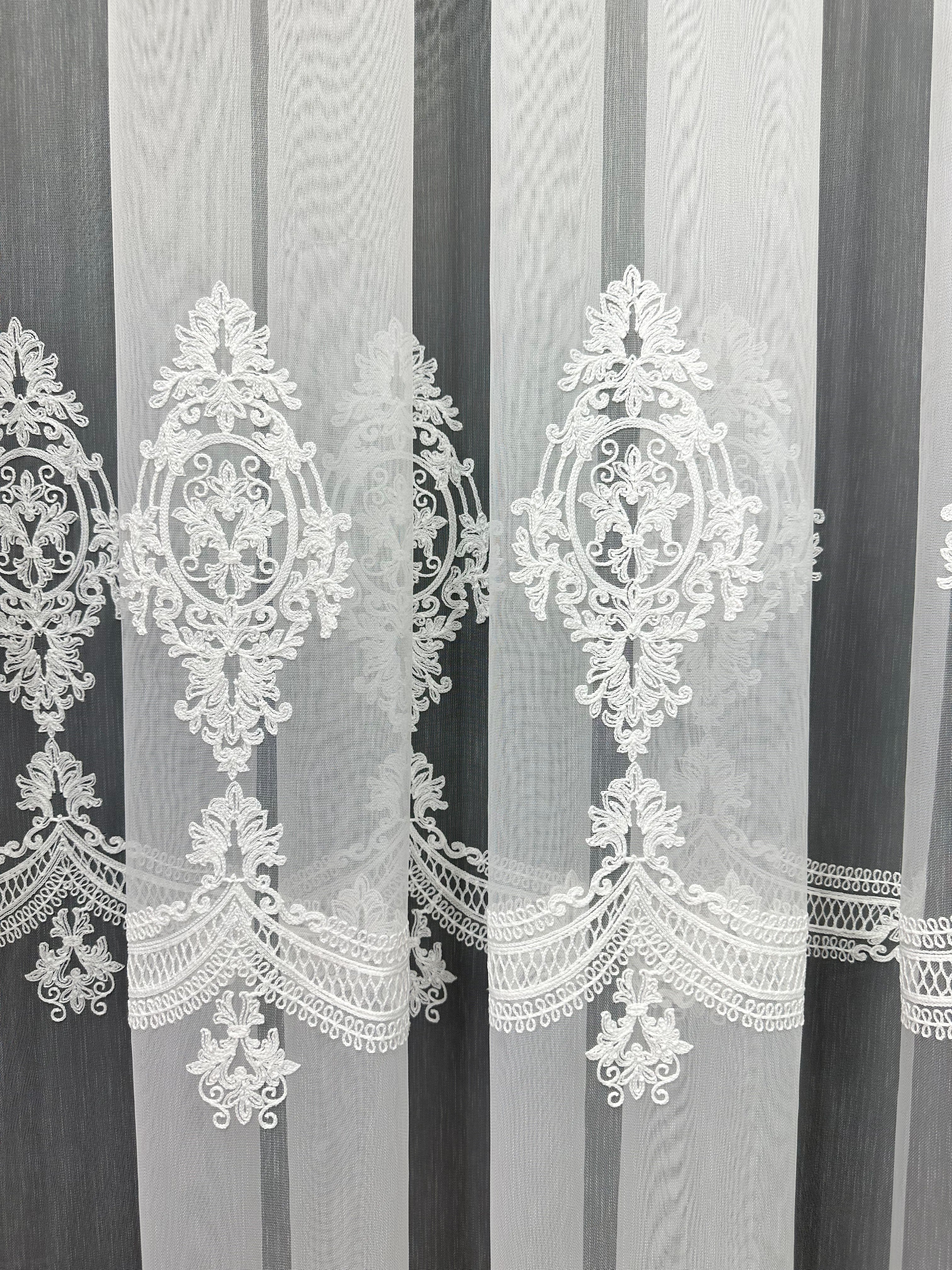 Bamboo-based tulle with beautiful embroidery, milk color