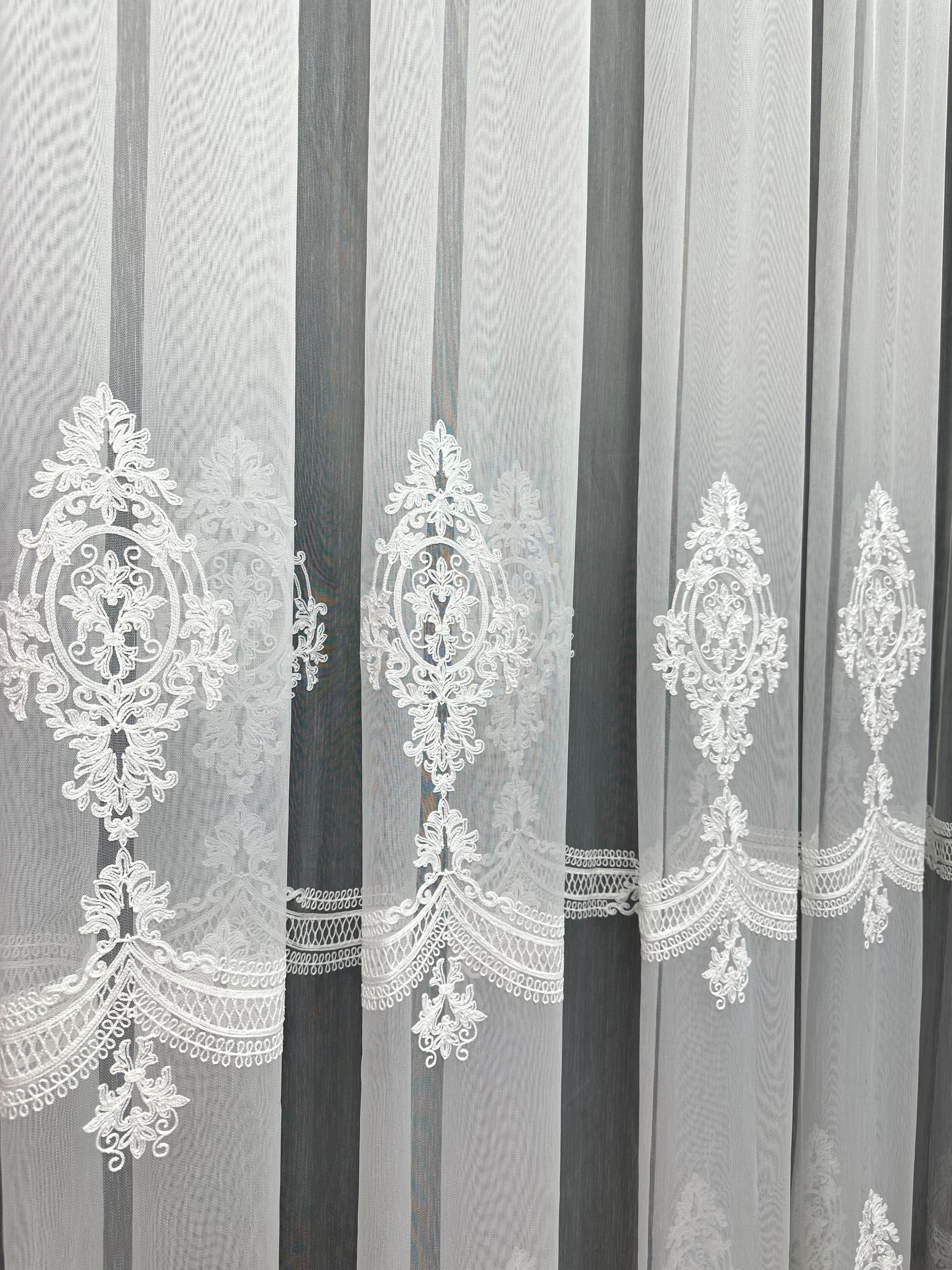 Bamboo-based tulle with beautiful embroidery, milk color