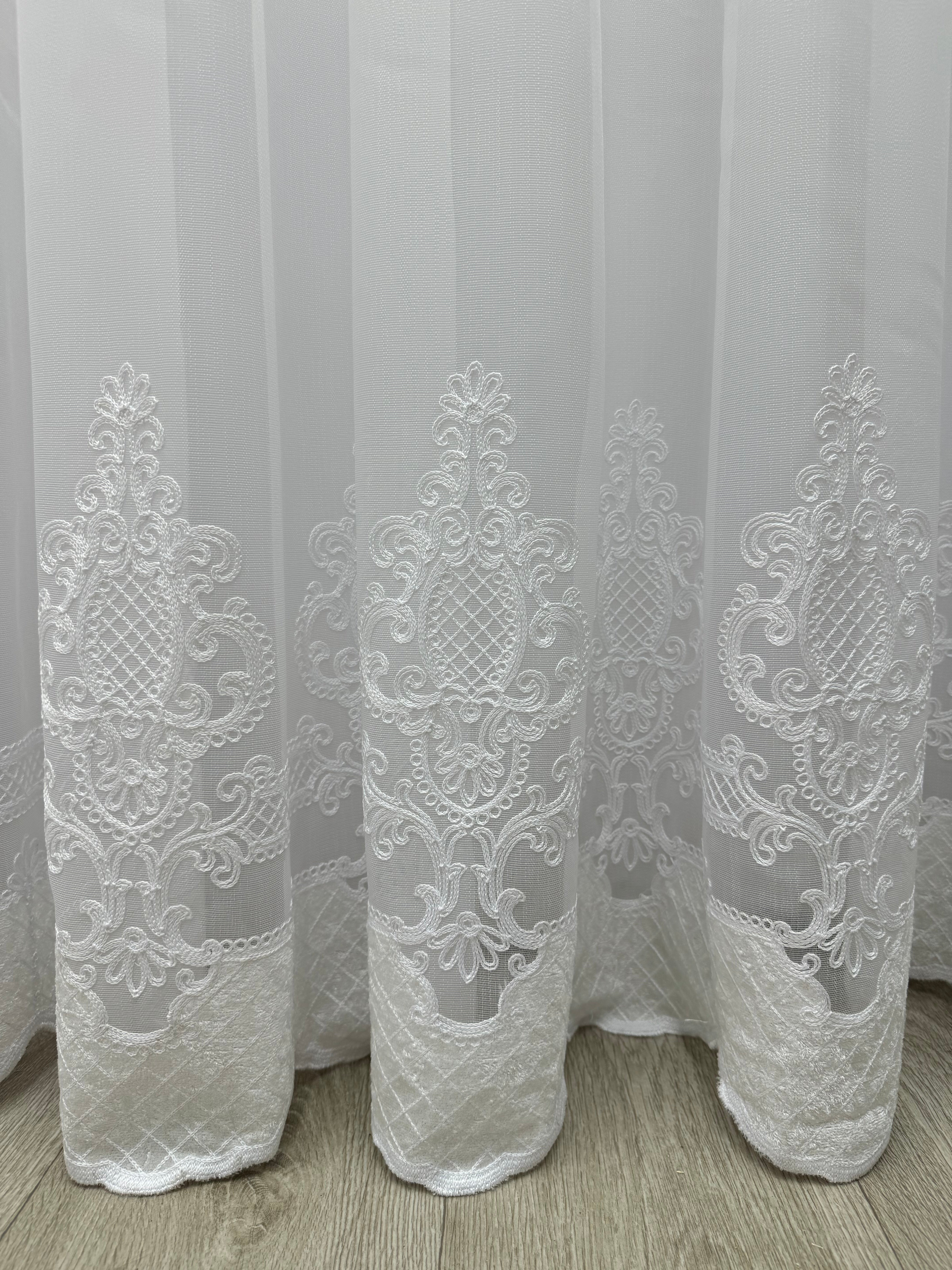 Bamboo-based tulle with velvet inserts, white color