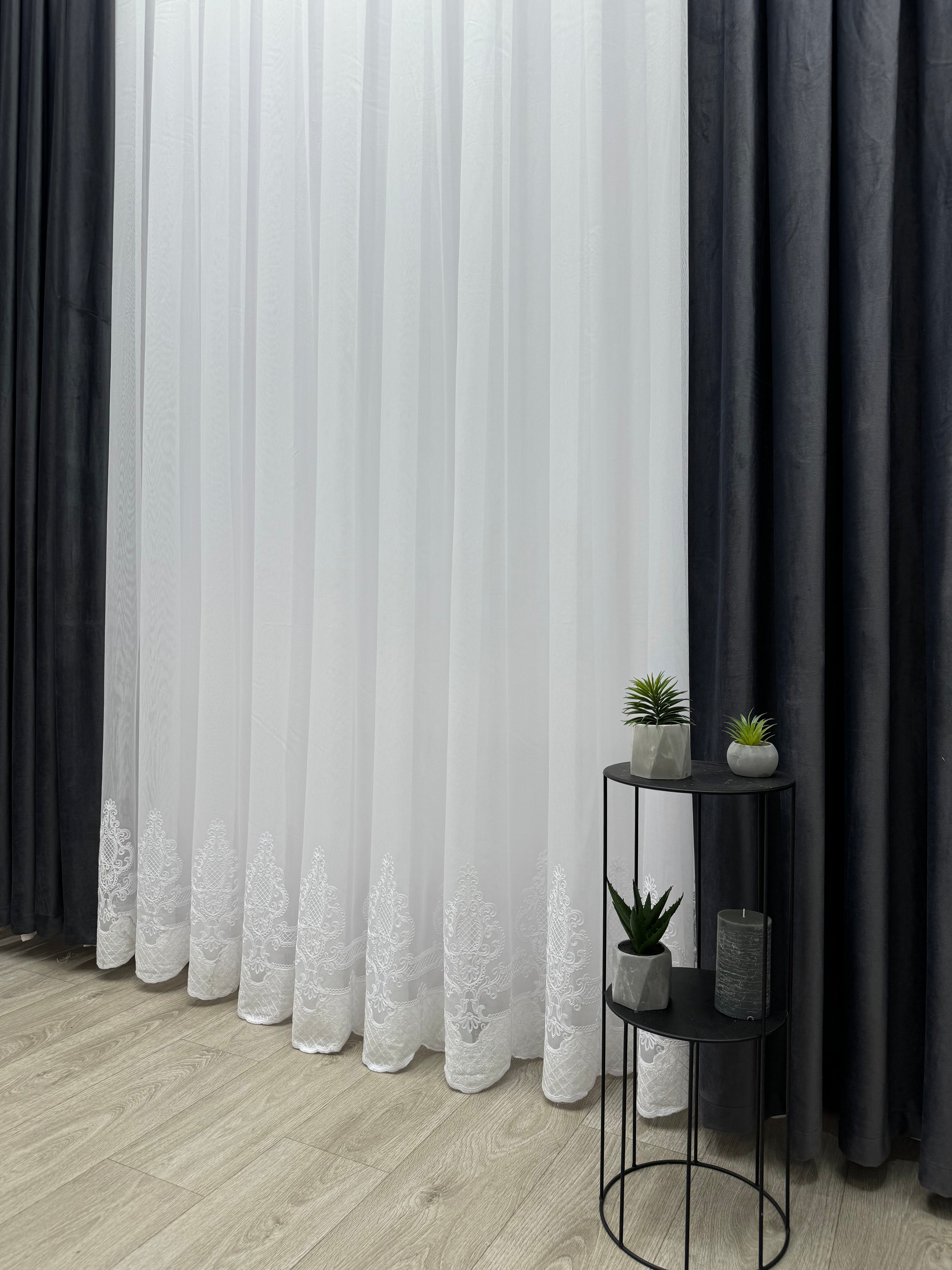 Bamboo-based tulle with velvet inserts, white color
