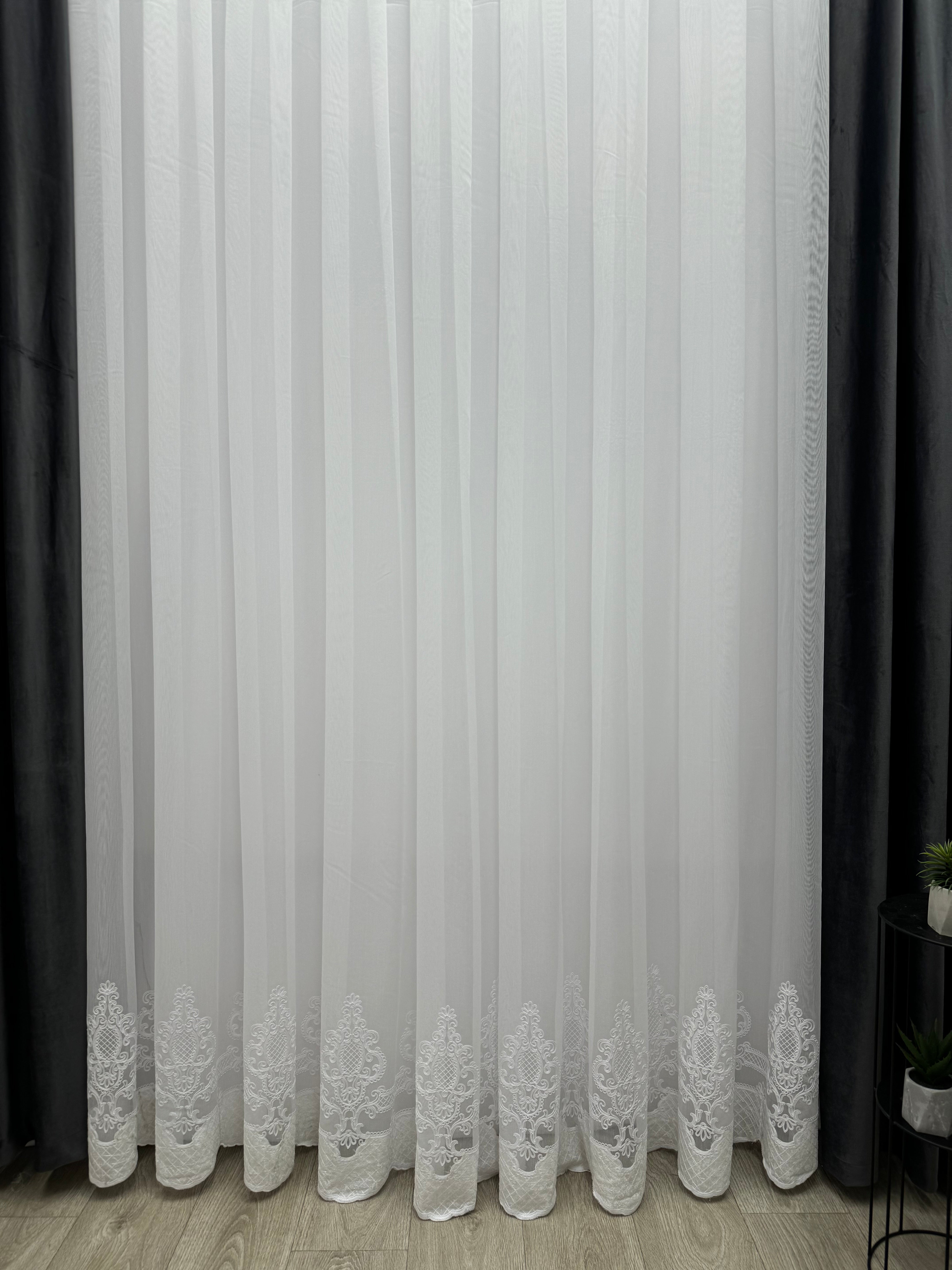Bamboo-based tulle with velvet inserts, white color