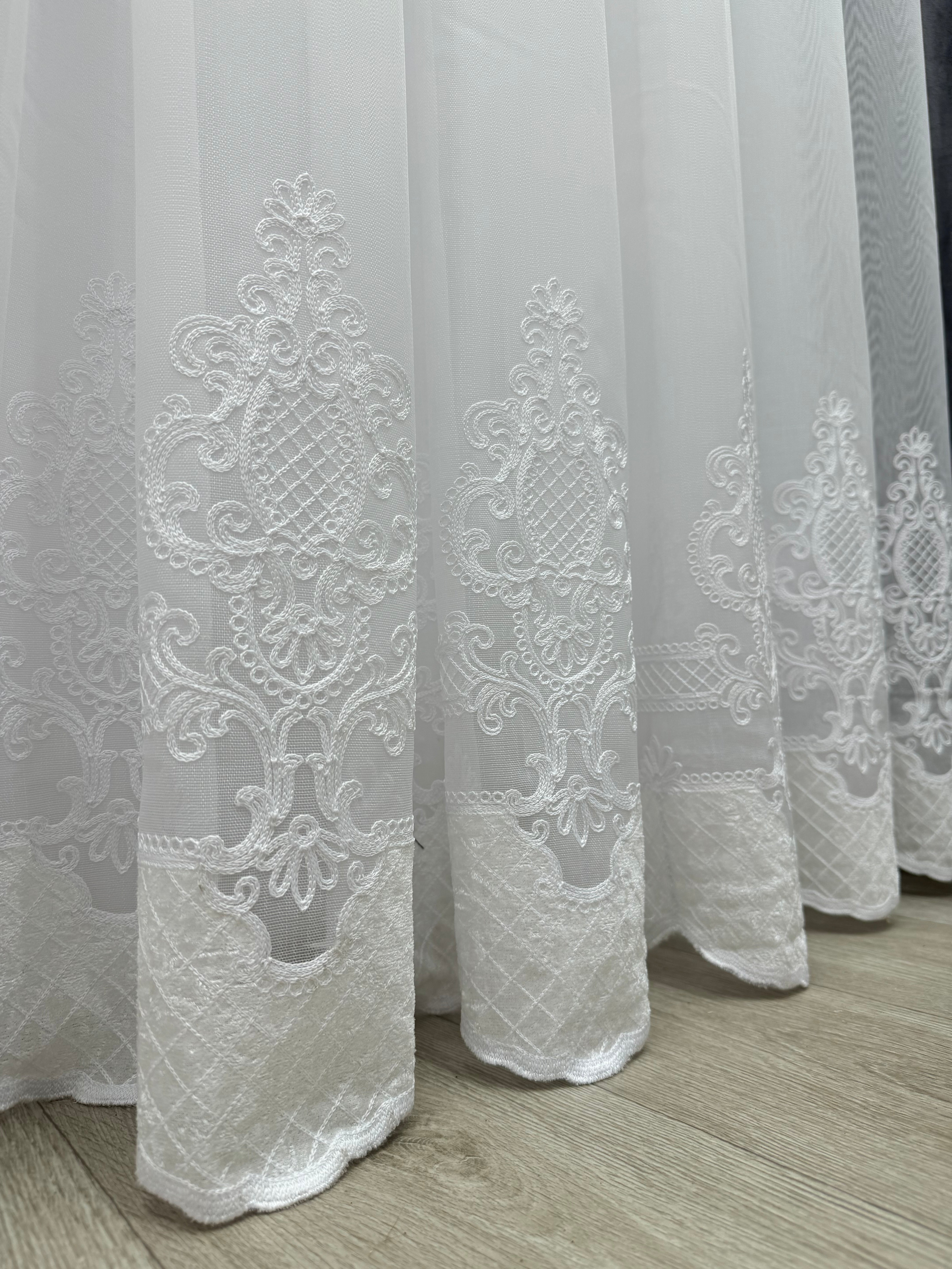 Bamboo-based tulle with velvet inserts, white color