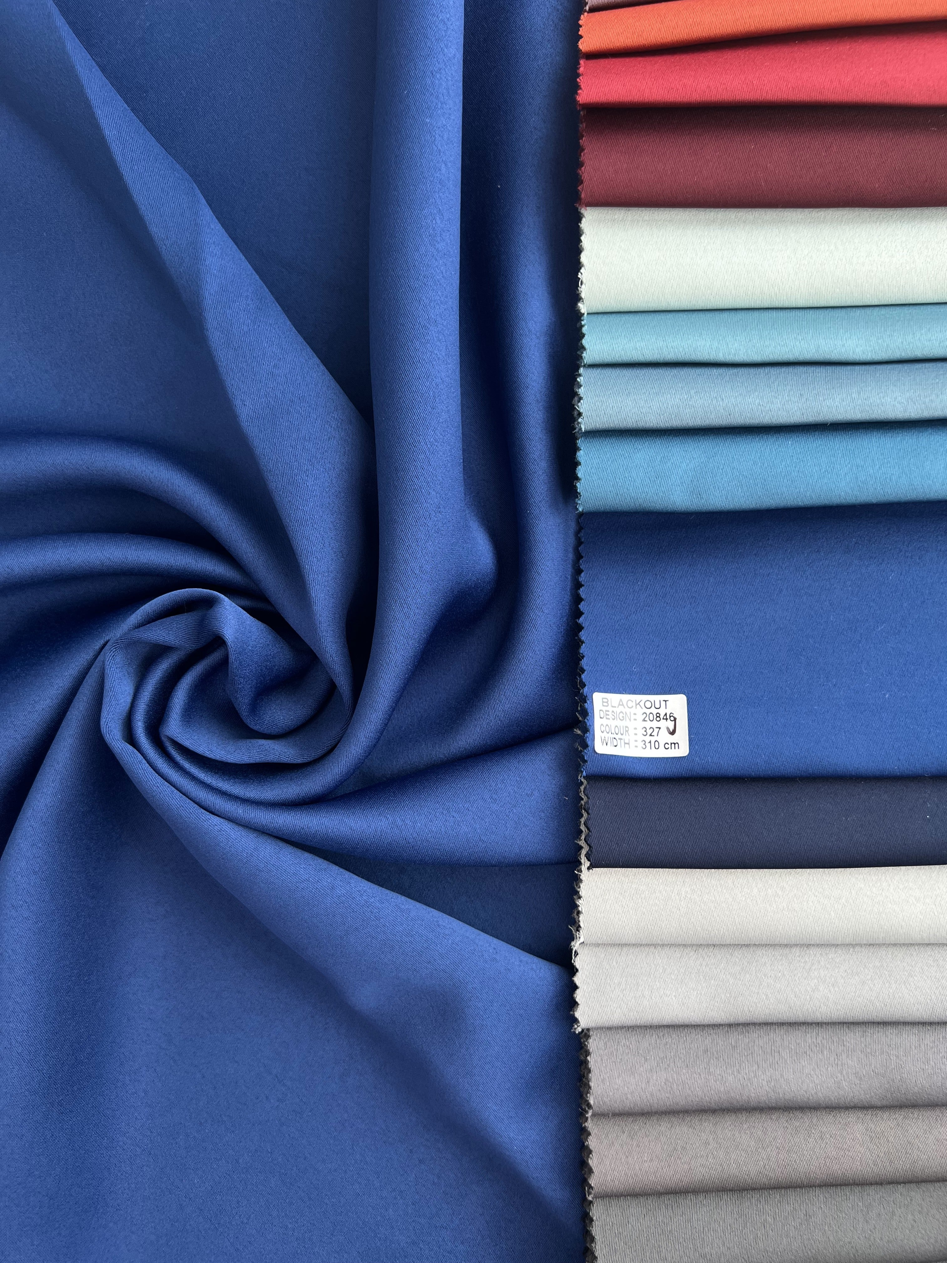 Monochrome "Blackout" curtain, dark blue color