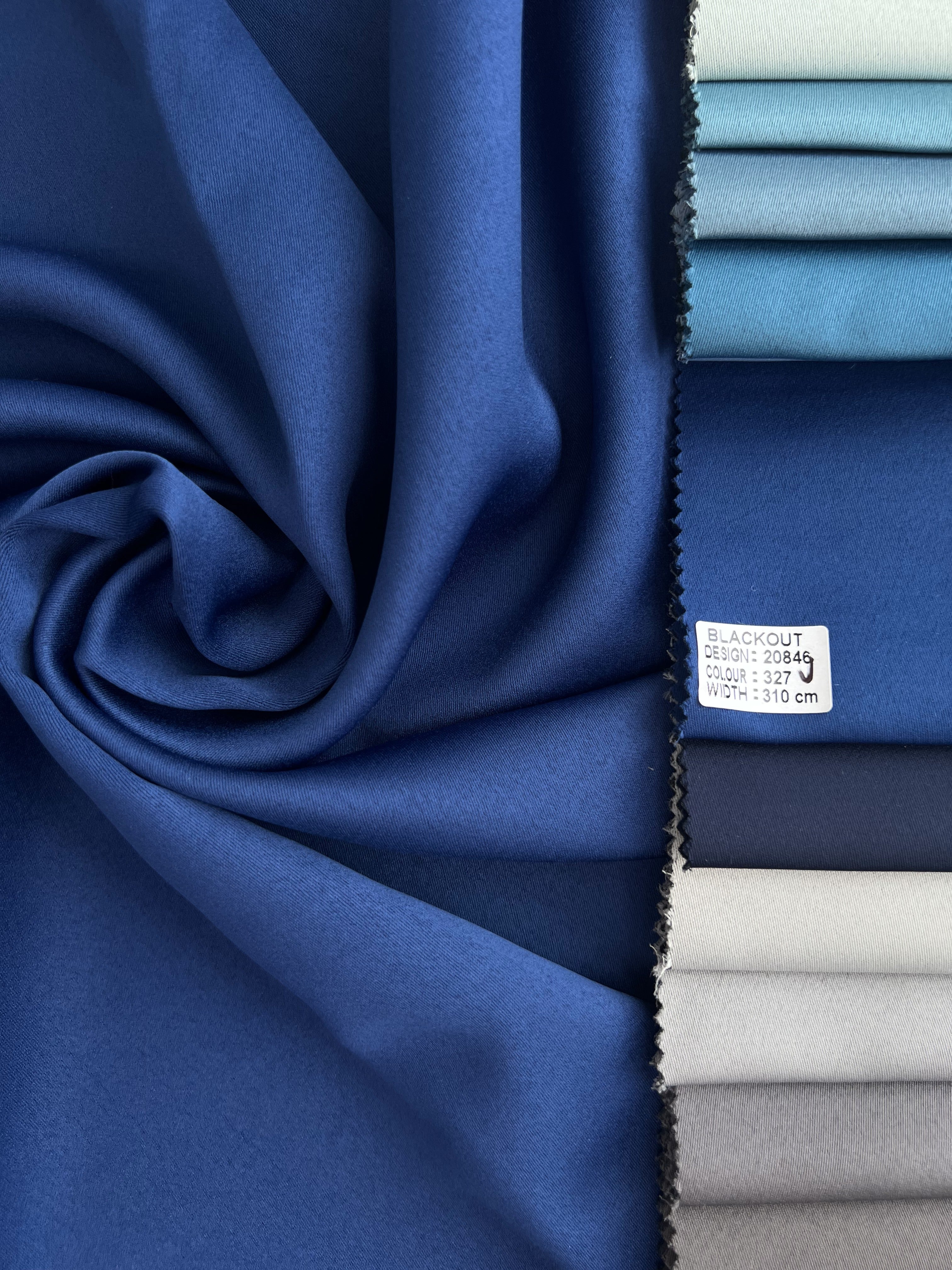 Monochrome "Blackout" curtain, dark blue color