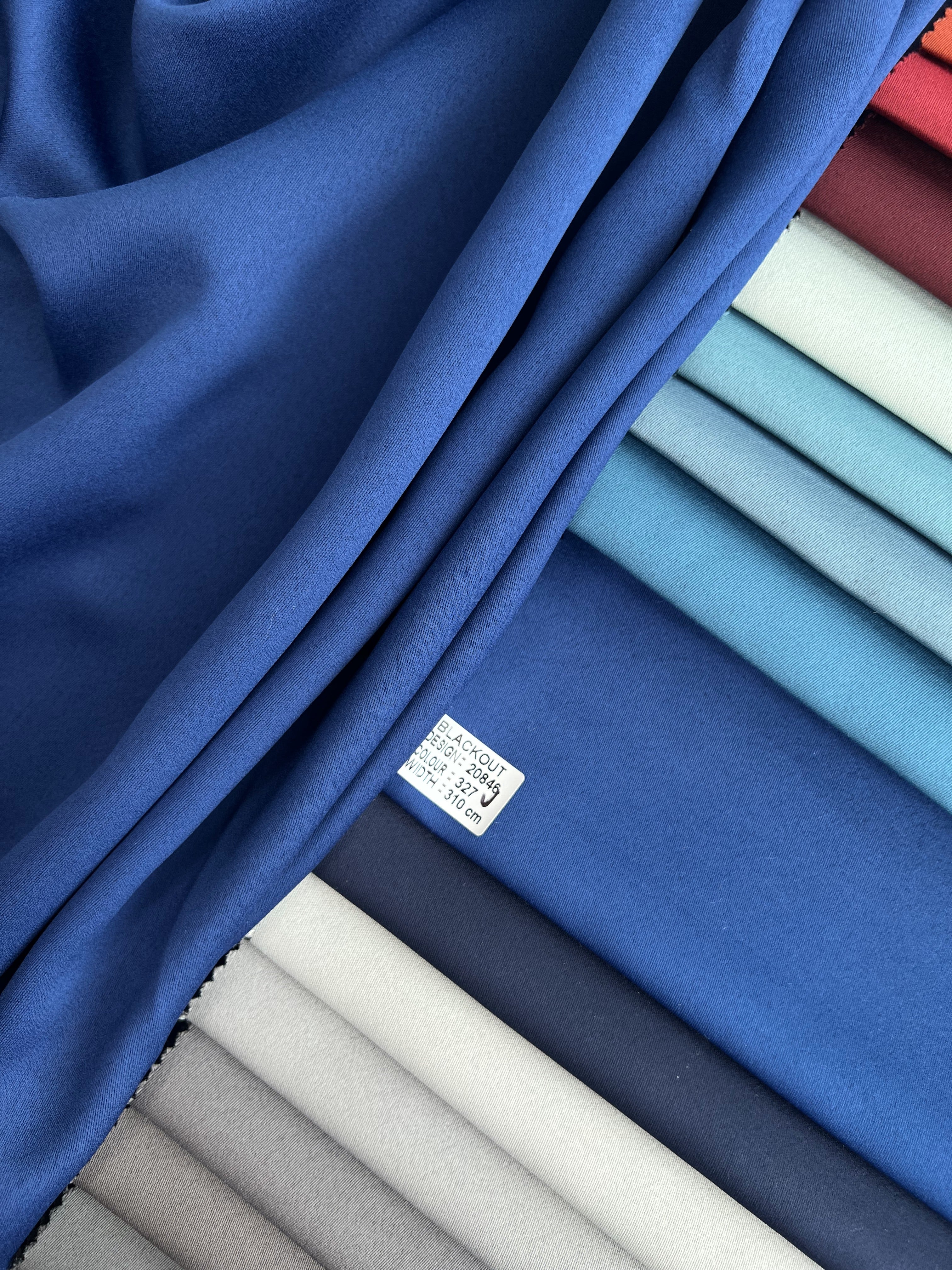 Monochrome "Blackout" curtain, dark blue color