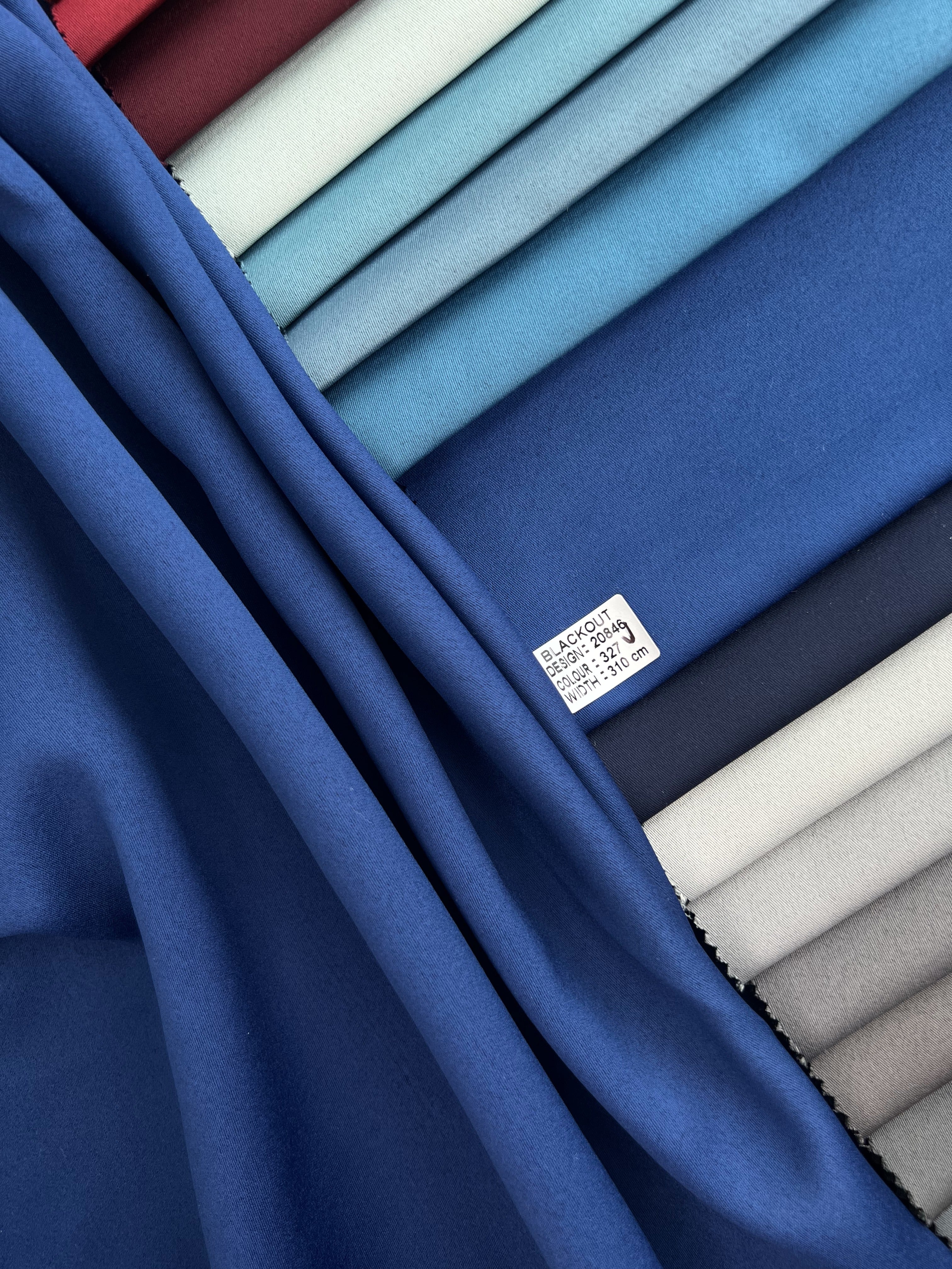 Monochrome "Blackout" curtain, dark blue color