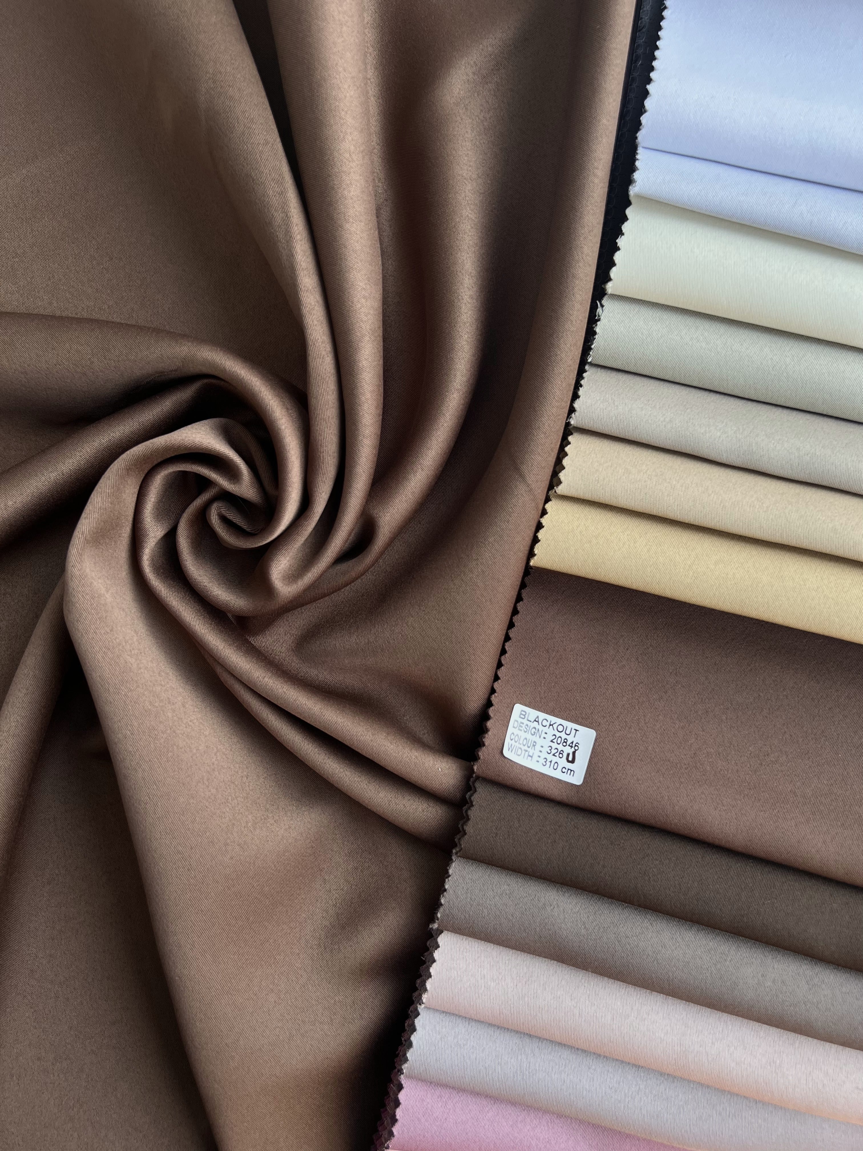 Monochrome "Blackout" curtain, brown color