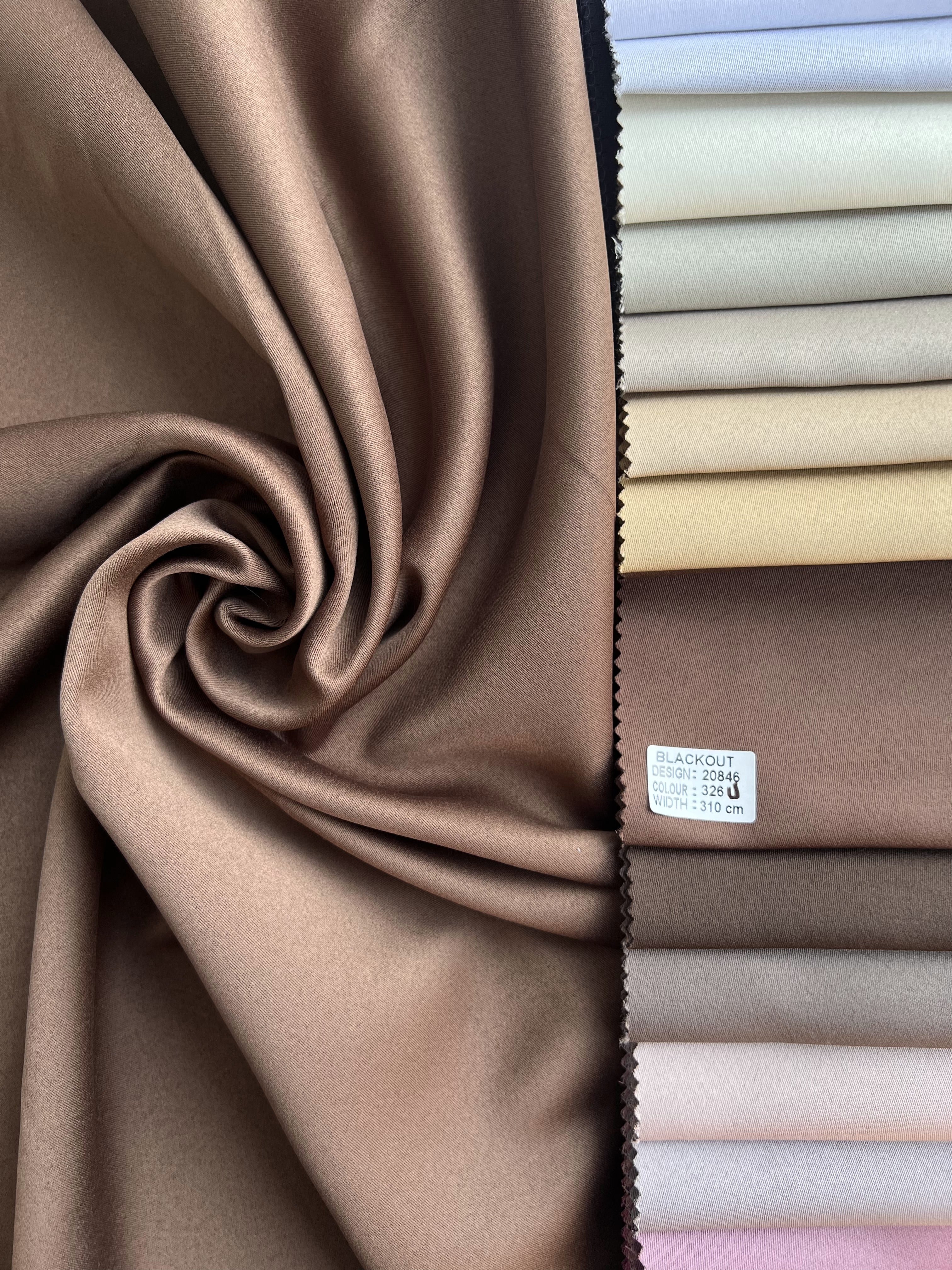 Monochrome "Blackout" curtain, brown color