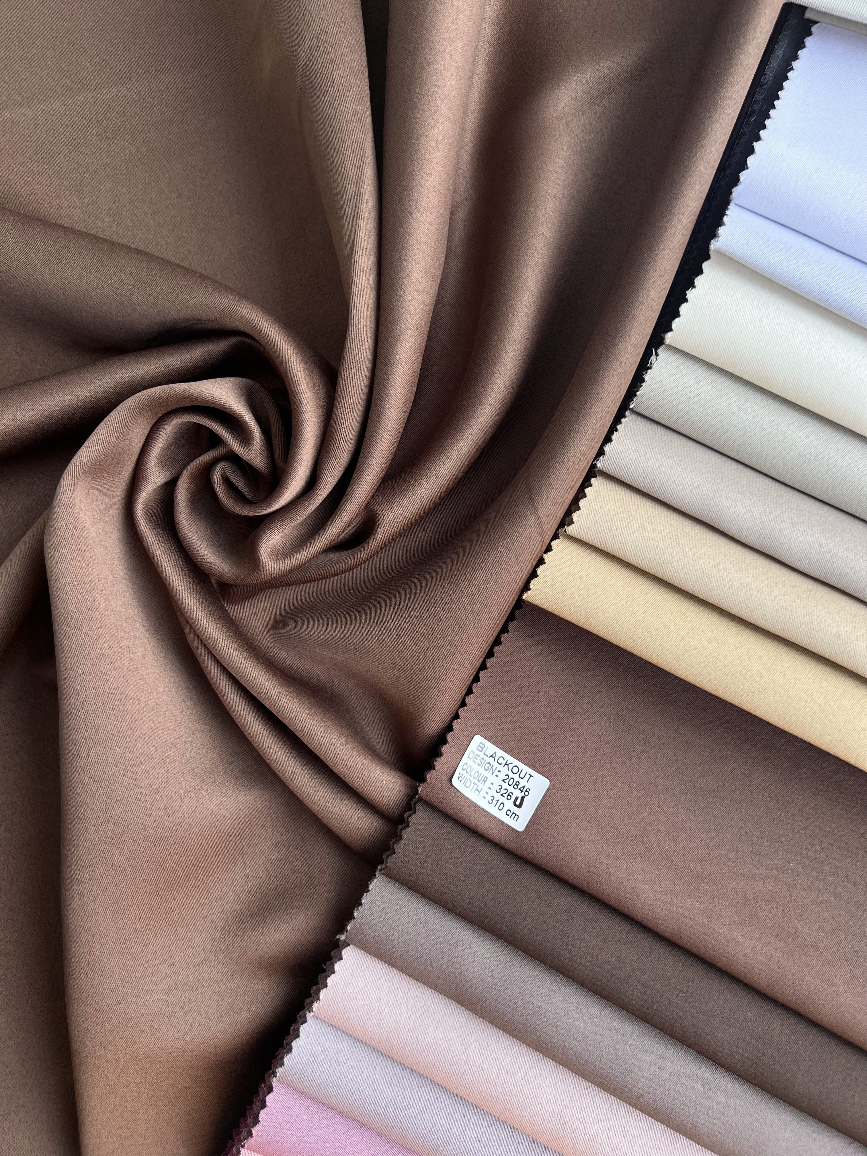 Monochrome "Blackout" curtain, brown color