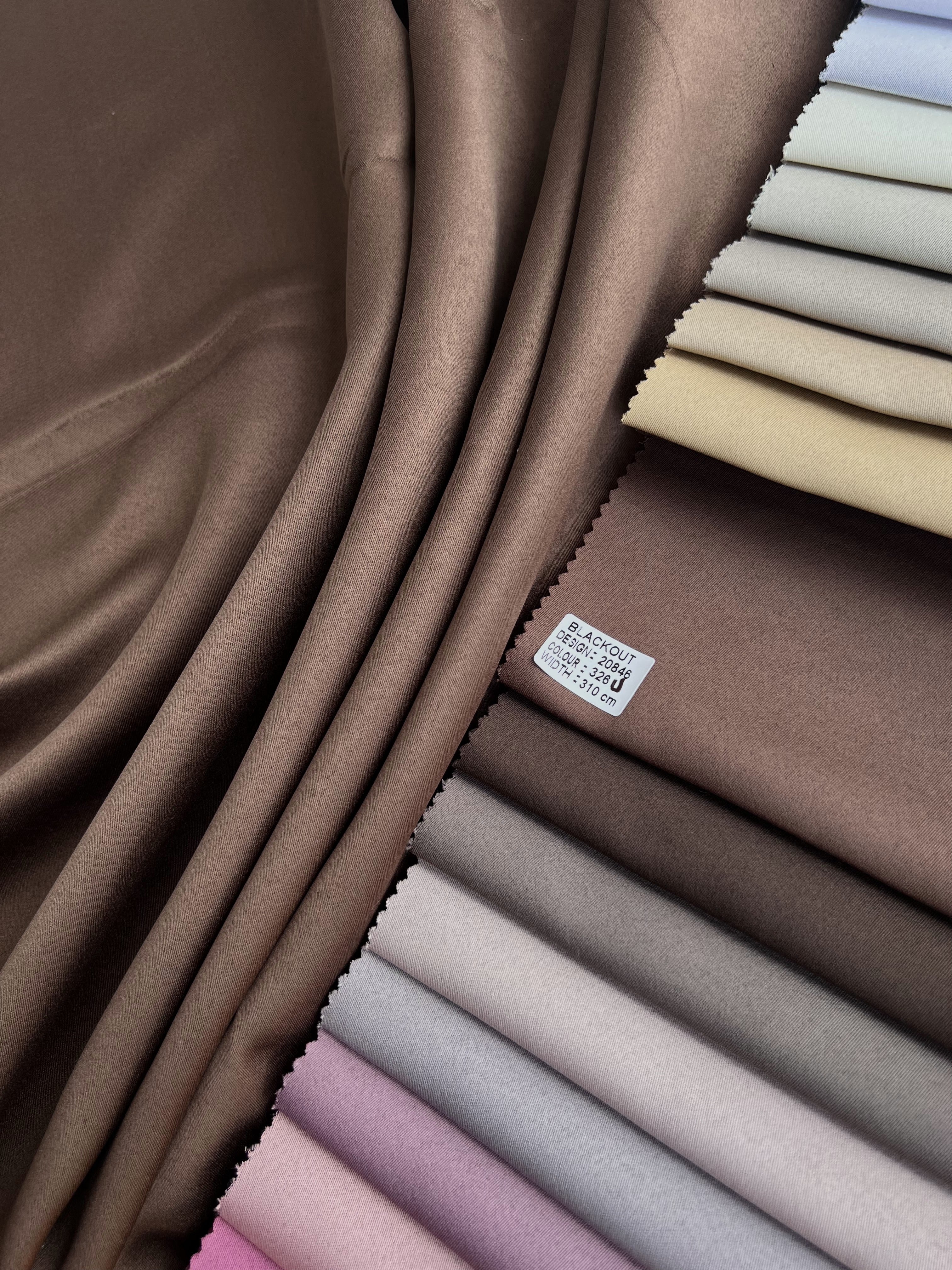 Monochrome "Blackout" curtain, brown color
