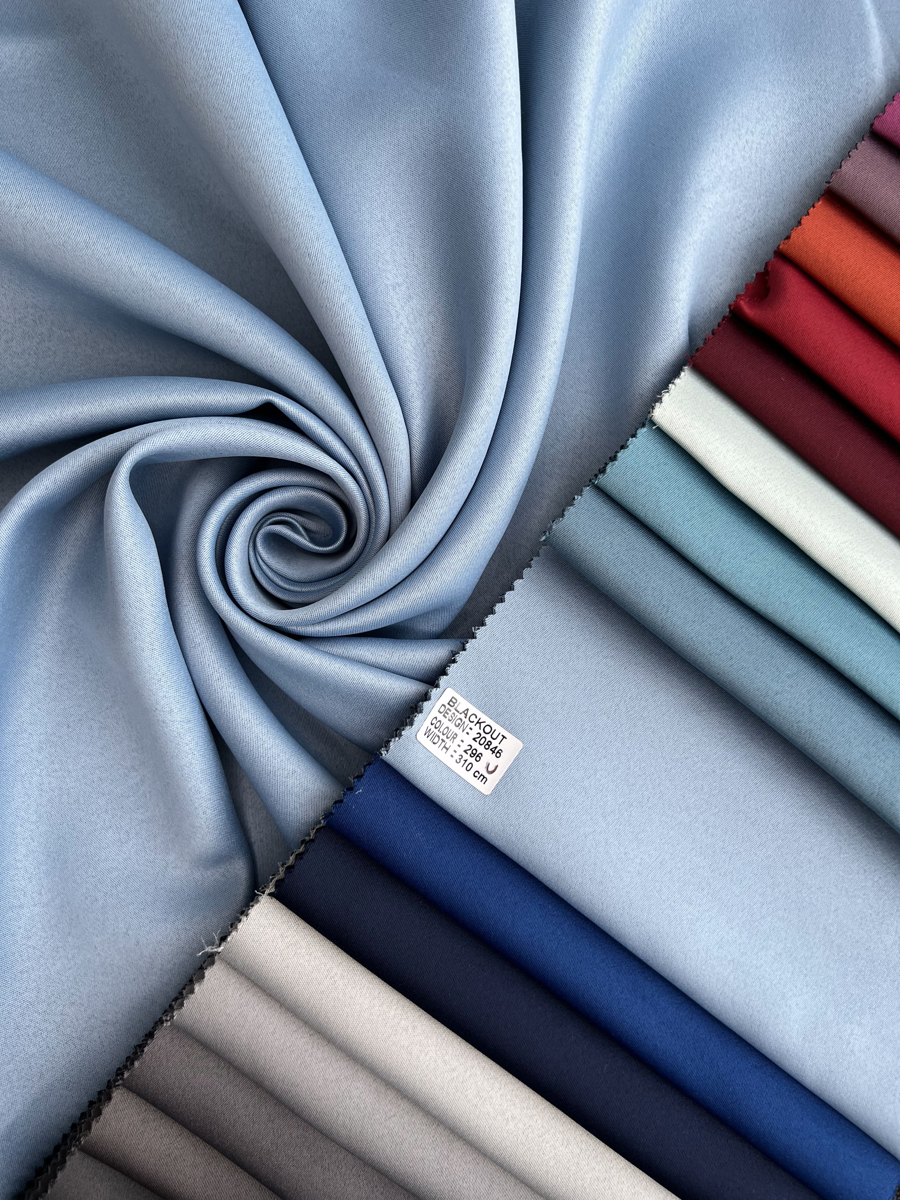 Monochrome "Blackout" curtain, light blue color