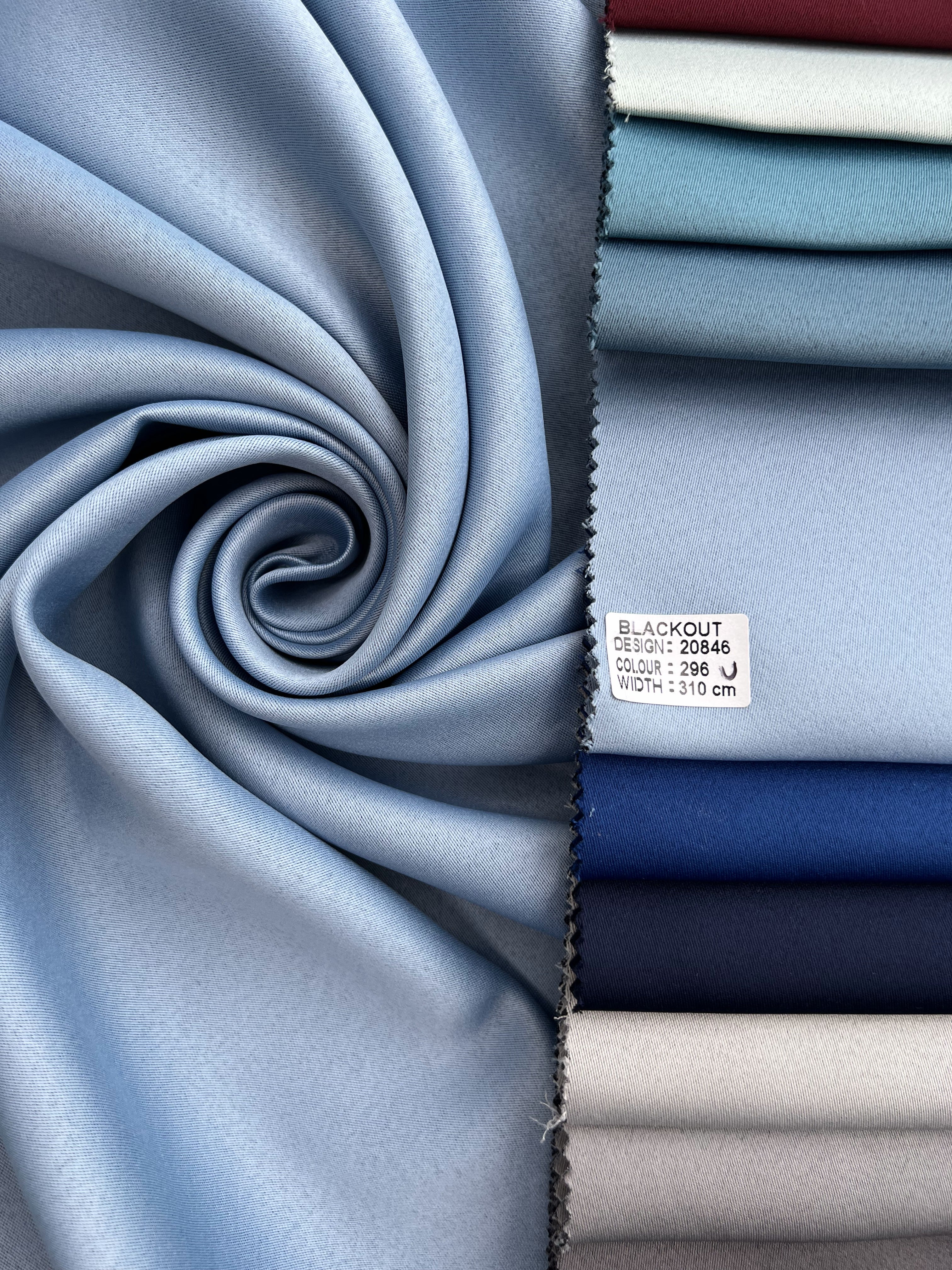 Monochrome "Blackout" curtain, light blue color