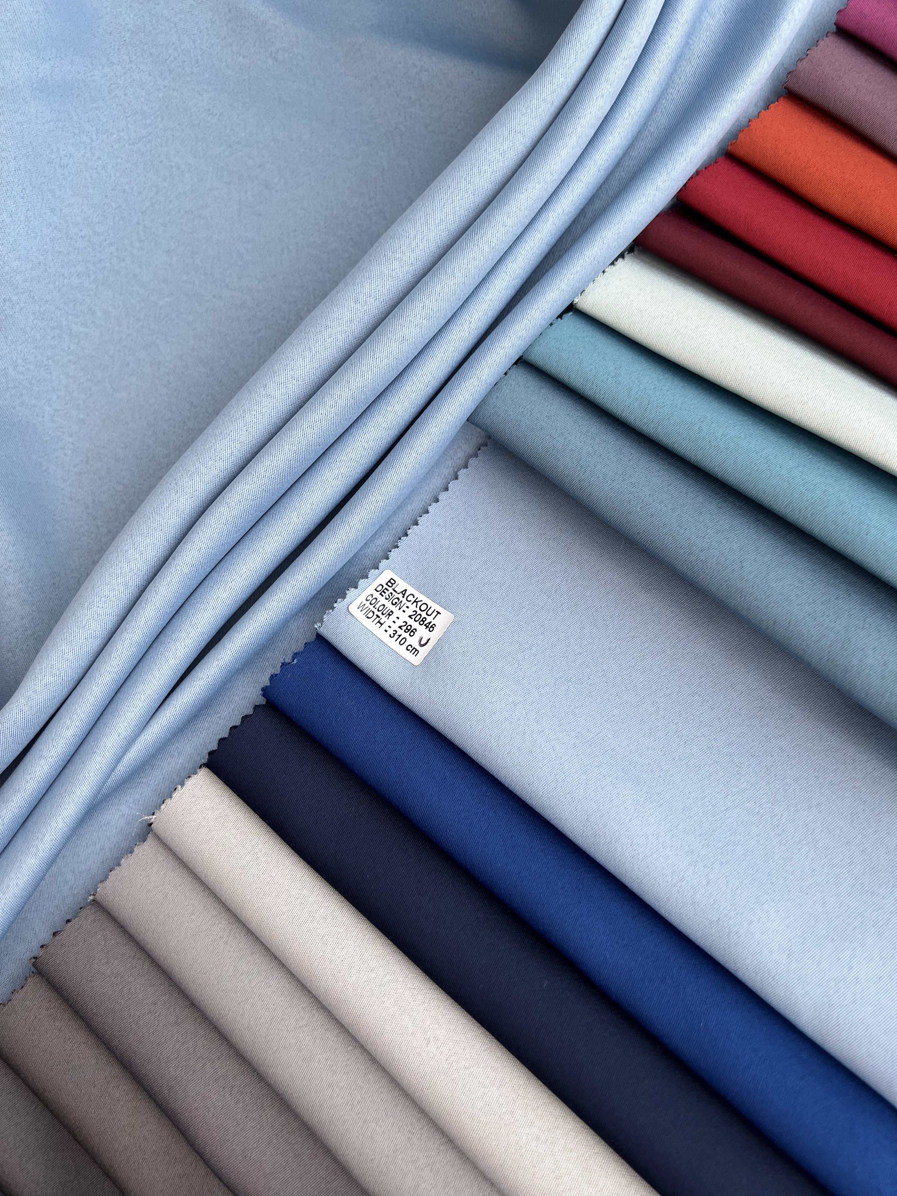 Monochrome "Blackout" curtain, light blue color