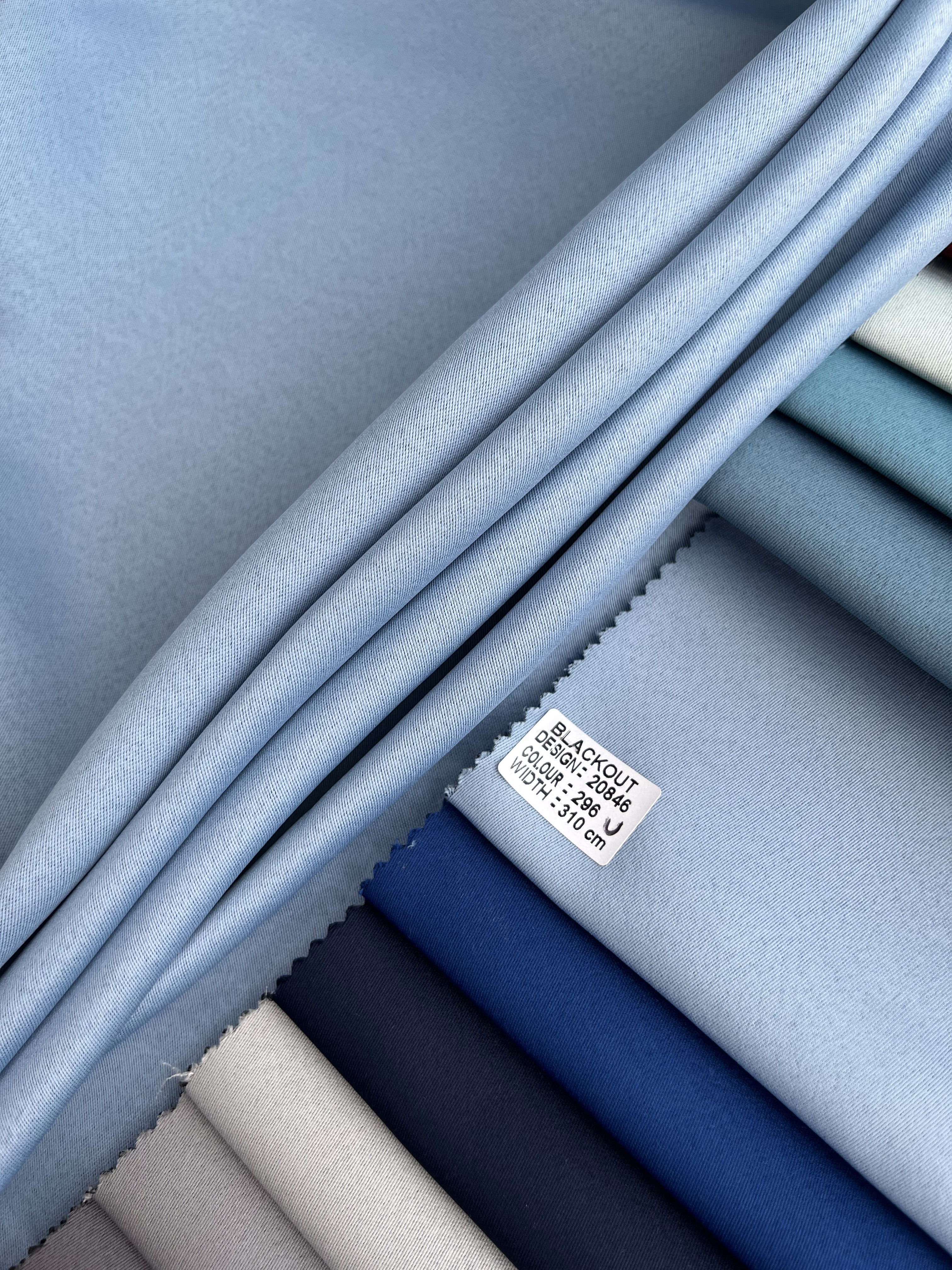 Monochrome "Blackout" curtain, light blue color