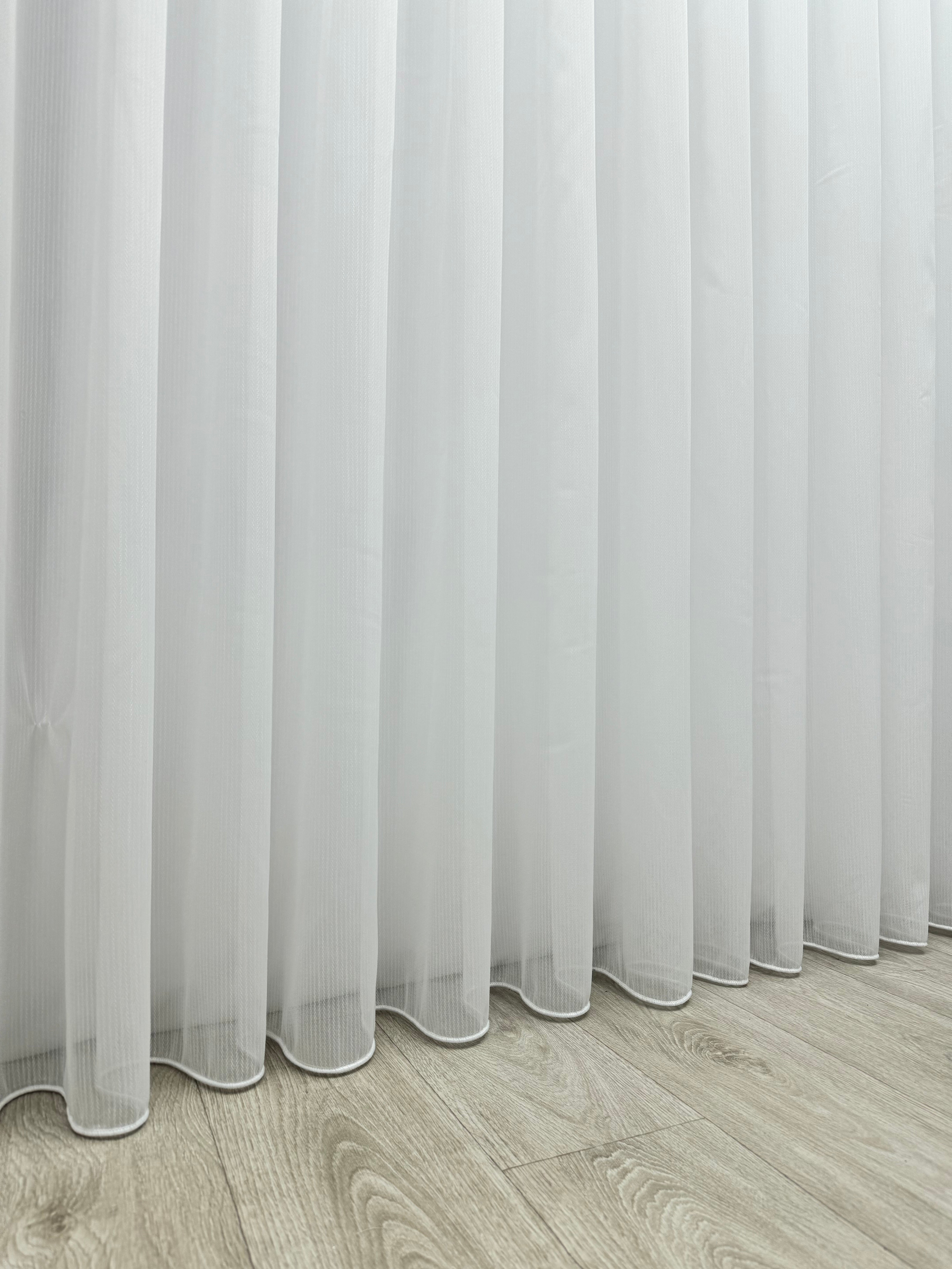Plain sheer curtain “ Braid ” on a bamboo base, milk color