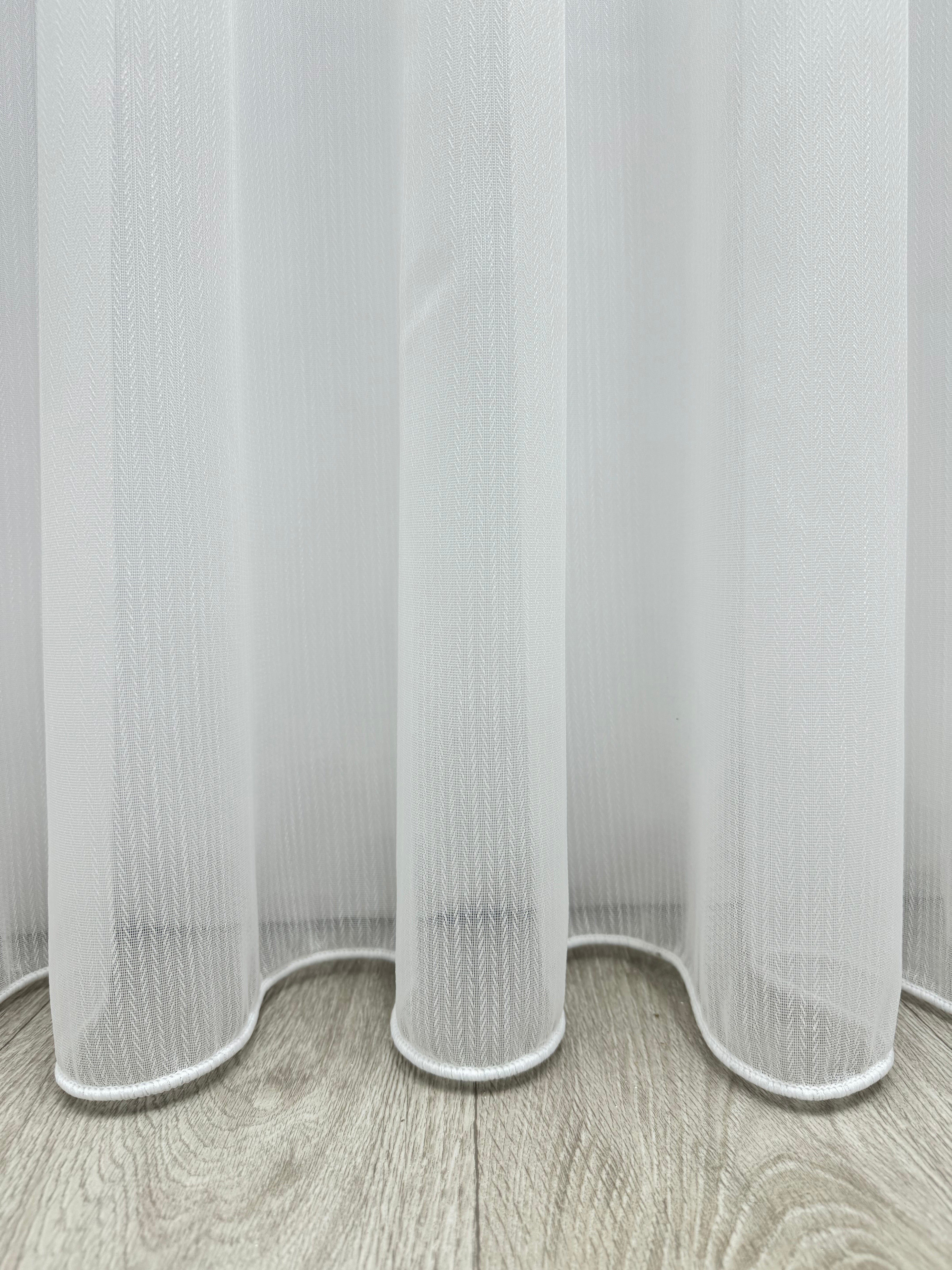 Plain sheer curtain “ Braid ” on a bamboo base, milk color