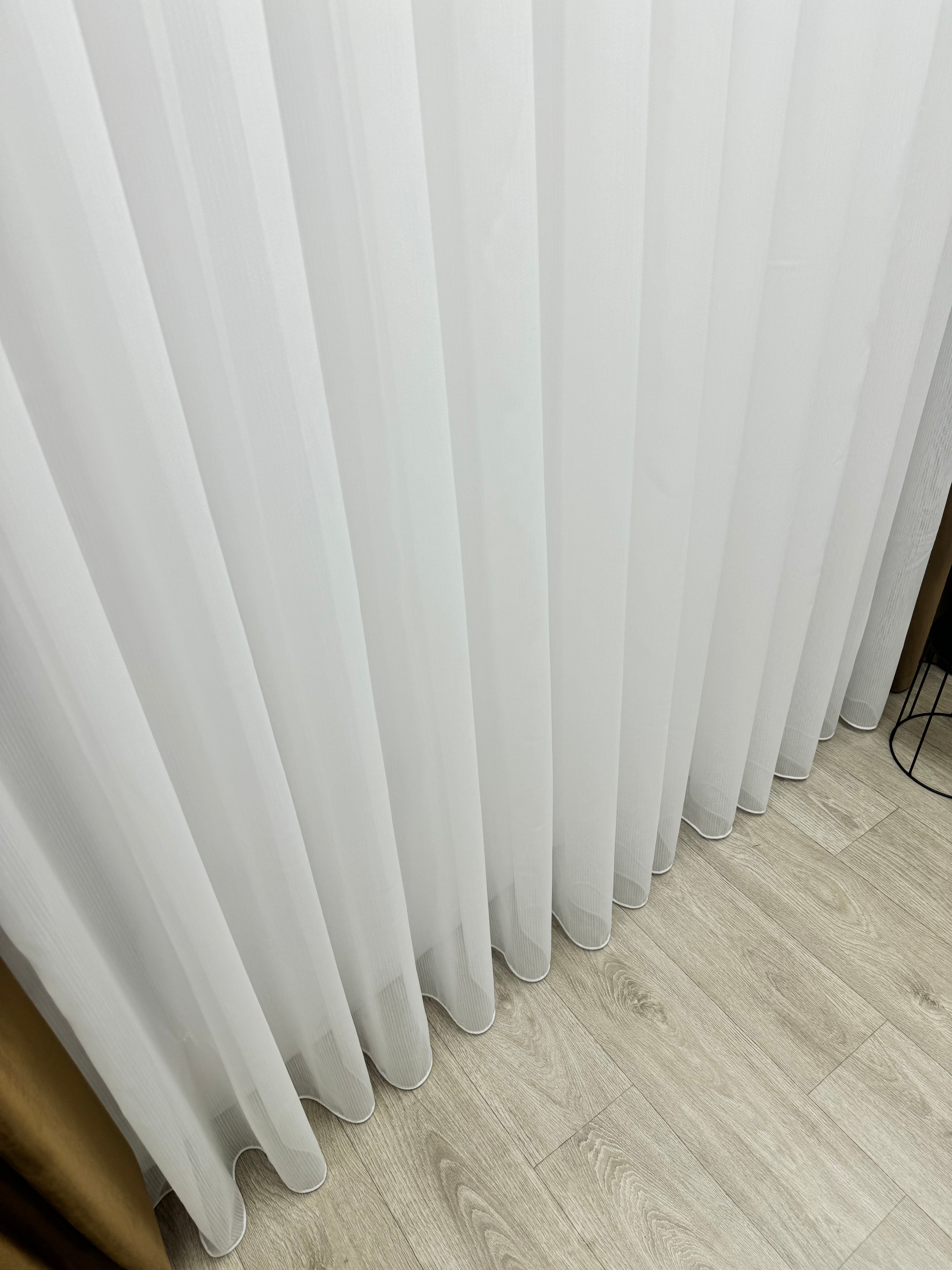 Plain sheer curtain “ Braid ” on a bamboo base, milk color