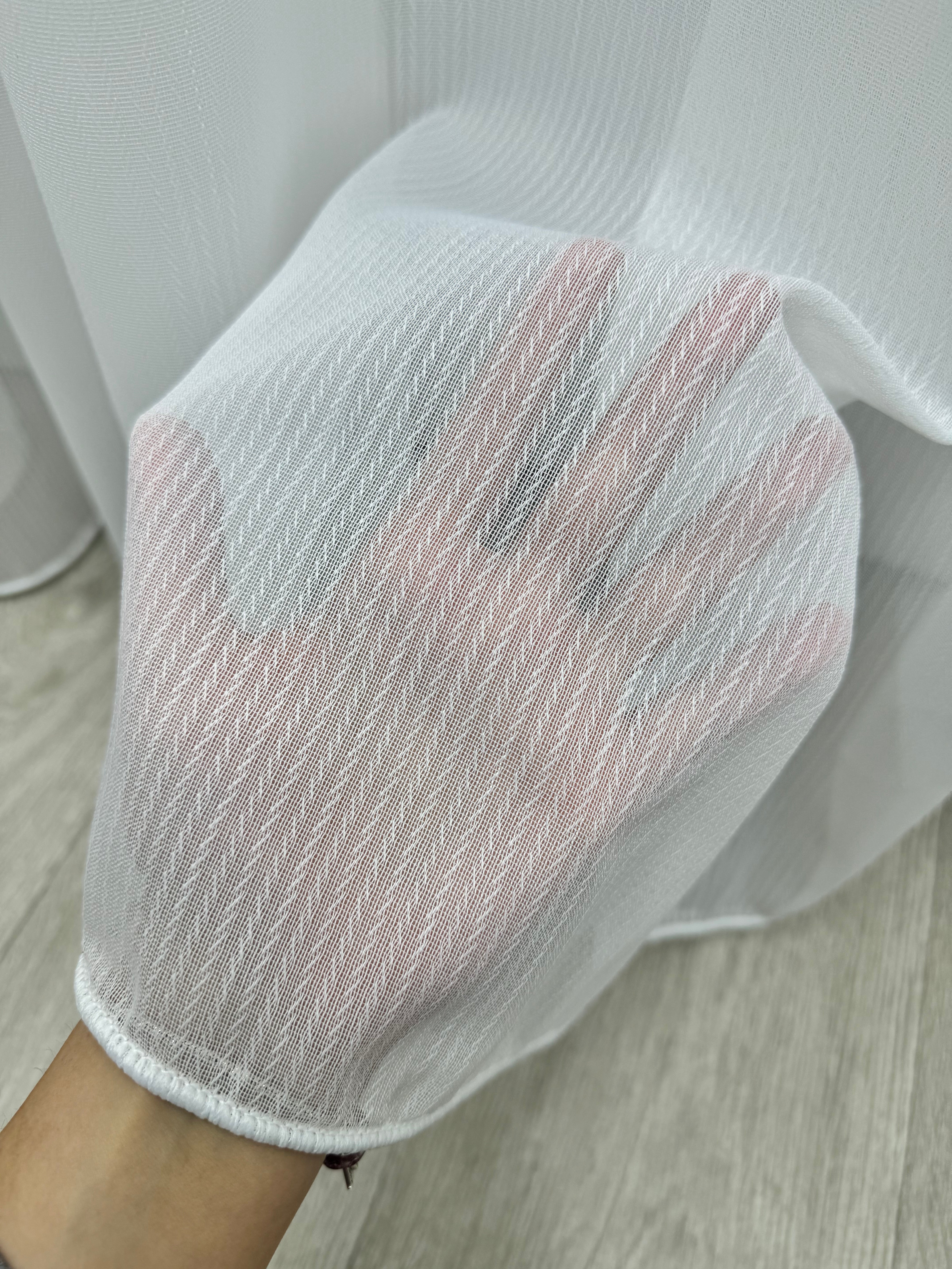 Plain sheer curtain “ Braid ” on a bamboo base, milk color