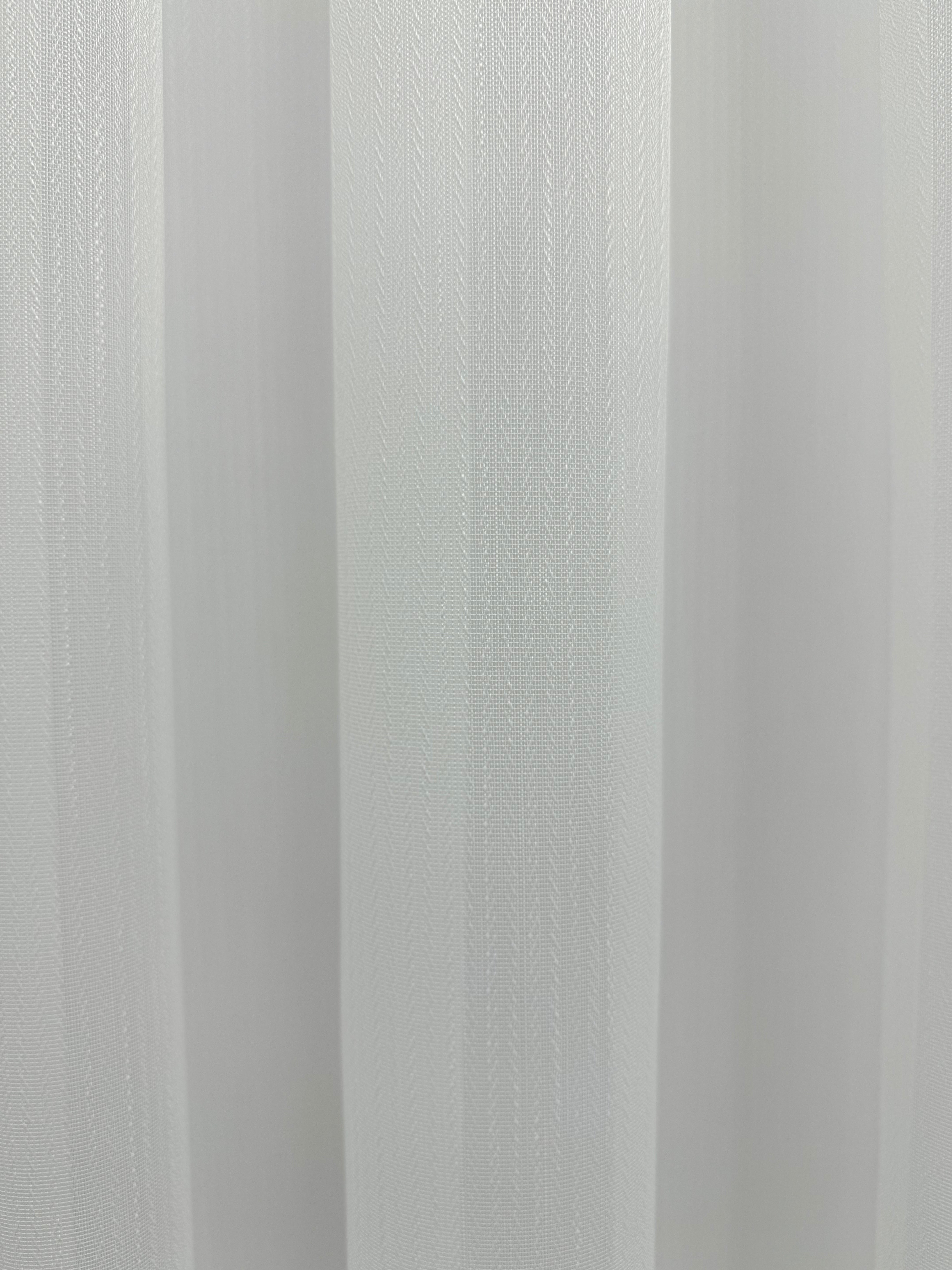Plain sheer curtain “ Braid ” on a bamboo base, milk color