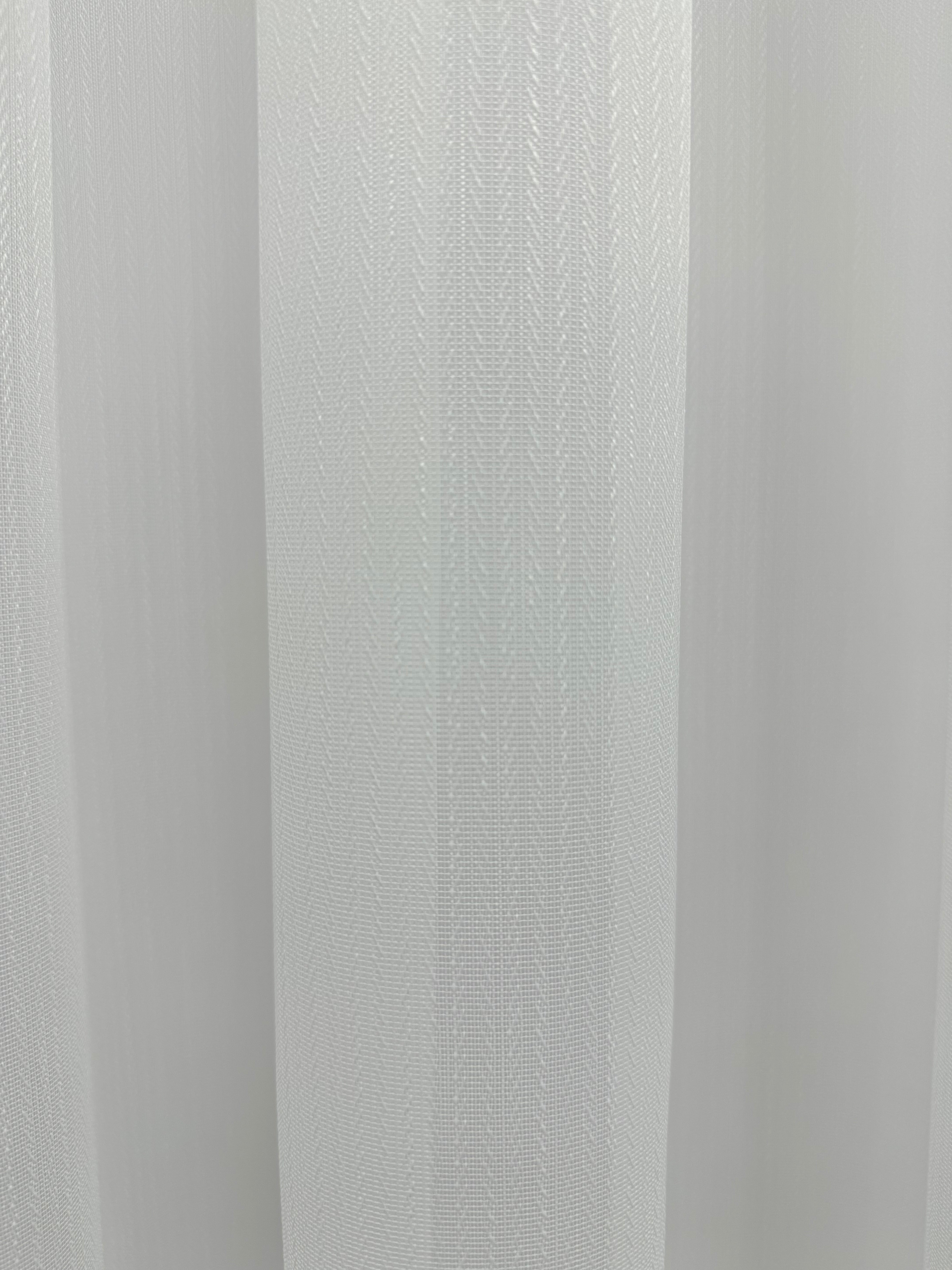 Plain sheer curtain “ Braid ” on a bamboo base, milk color