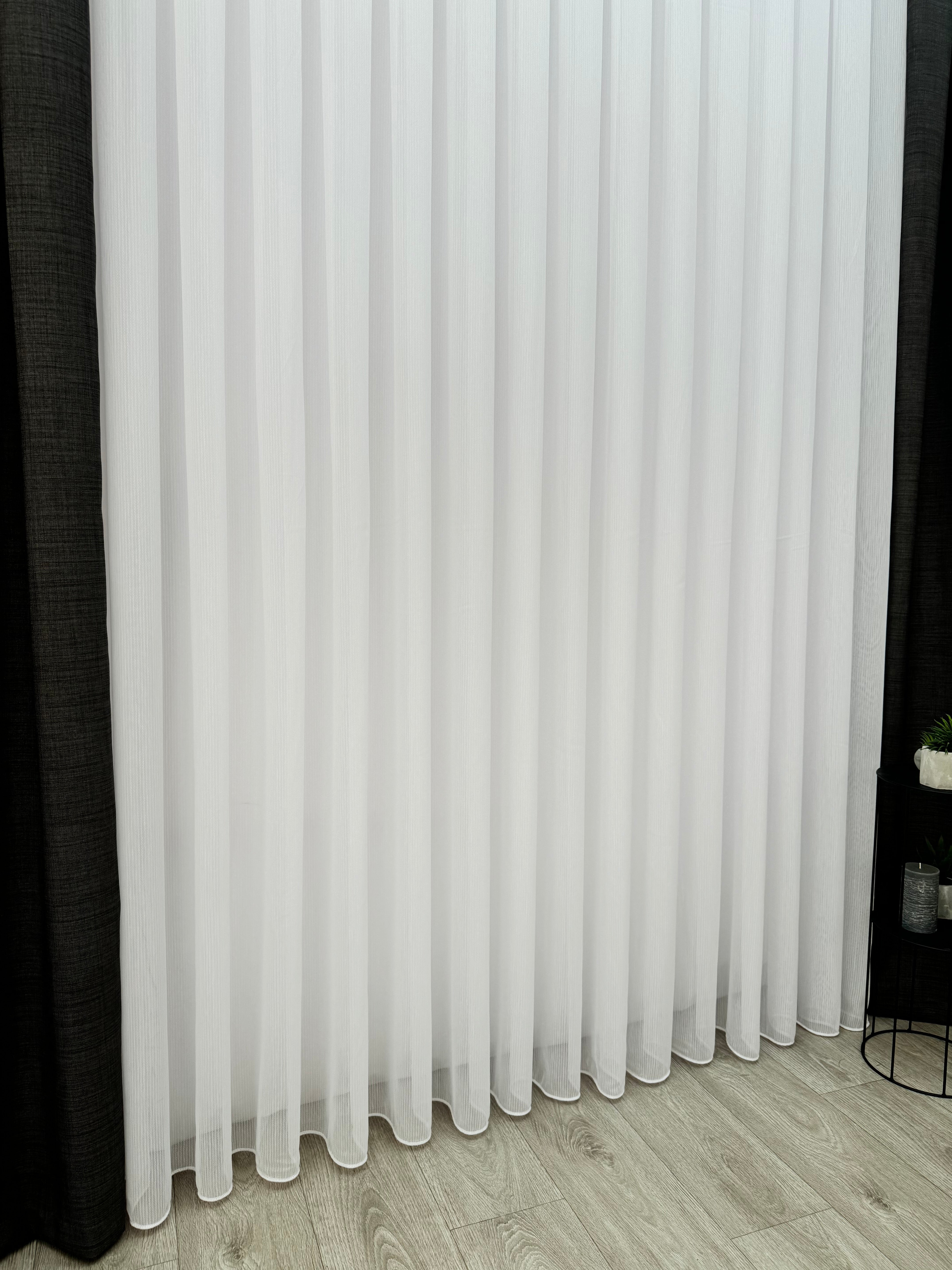 Plain sheer curtain “ Braid ” on a bamboo base, white color