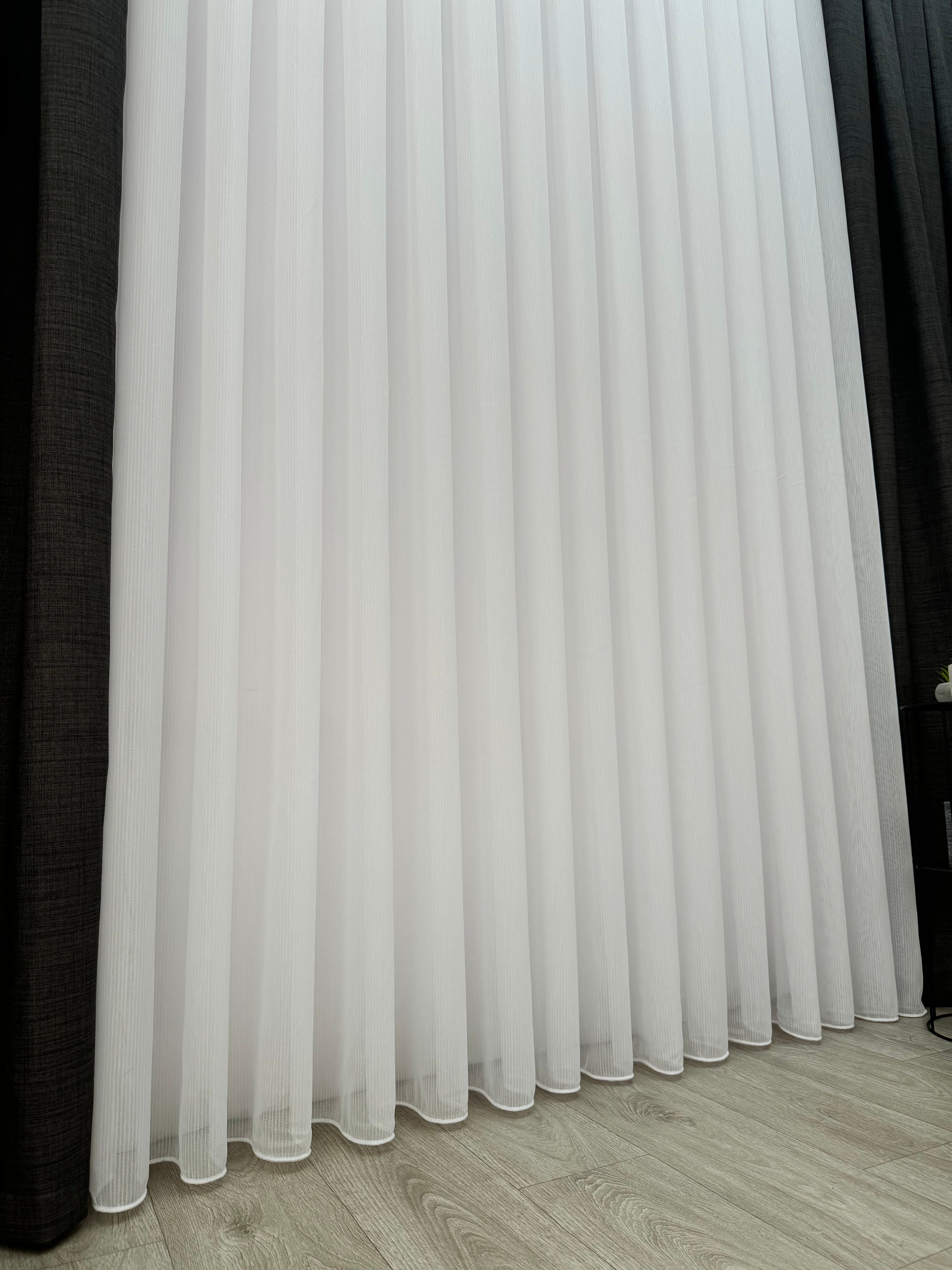 Plain sheer curtain “ Braid ” on a bamboo base, white color