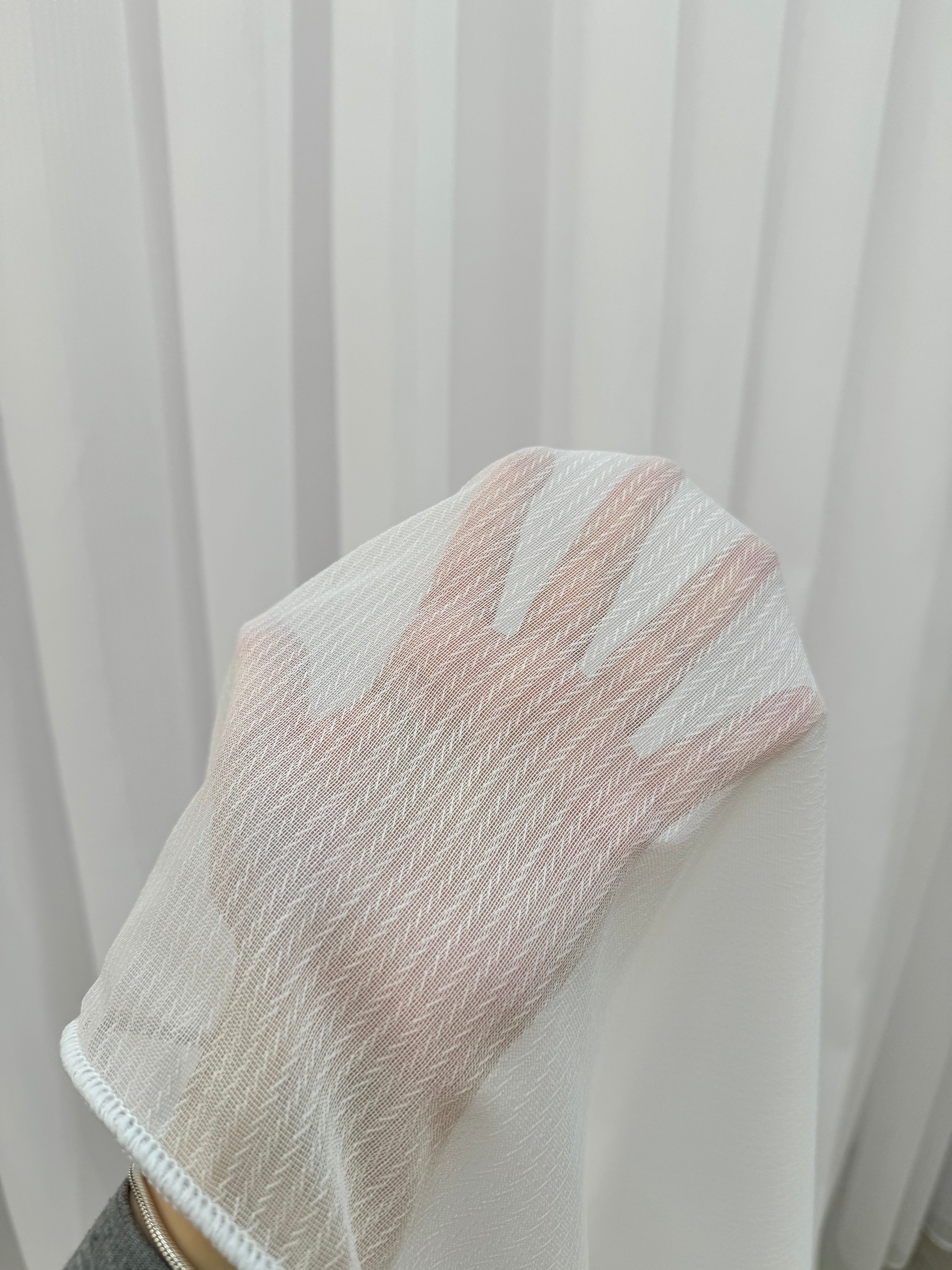 Plain sheer curtain “ Braid ” on a bamboo base, white color