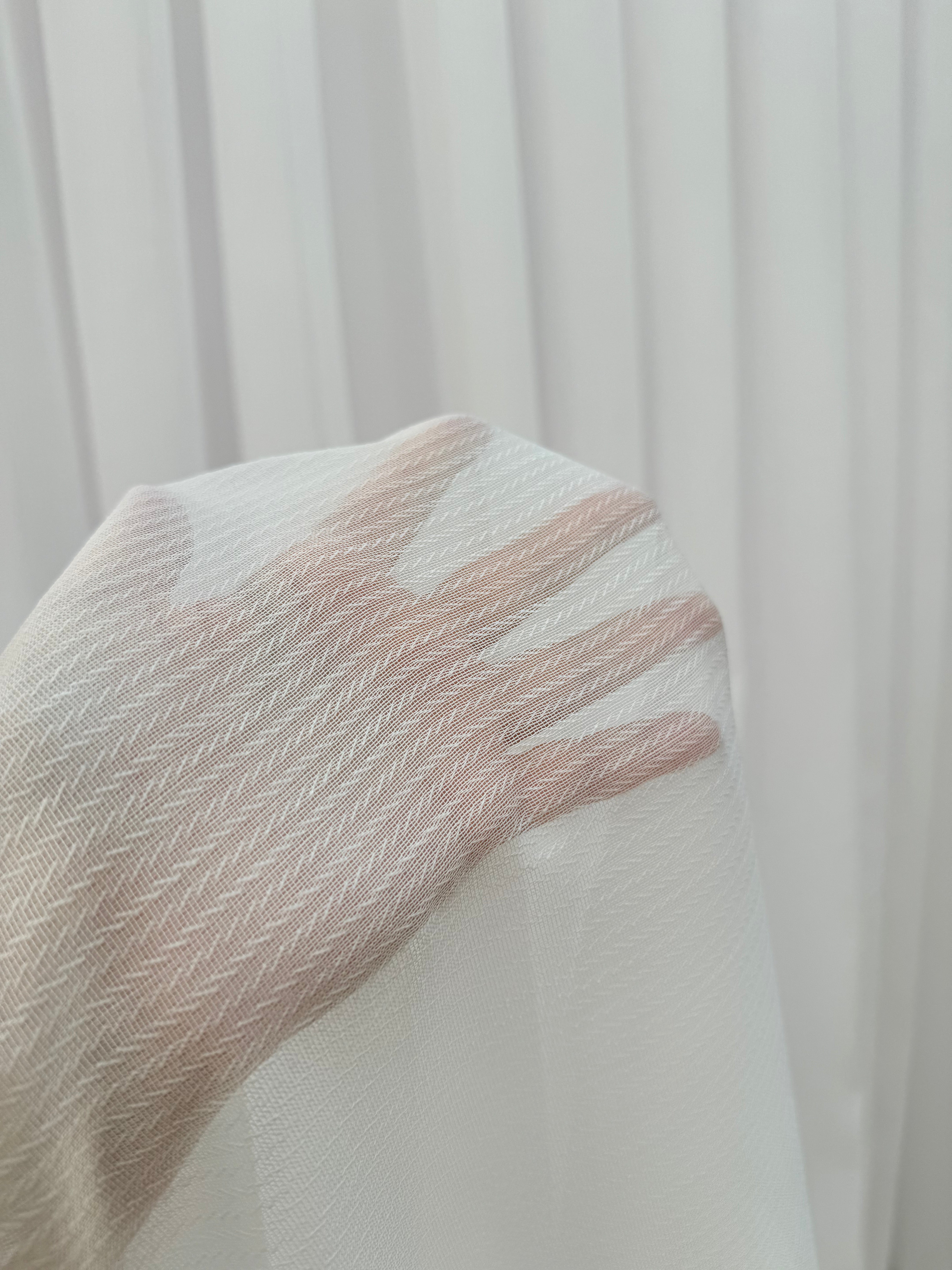 Plain sheer curtain “ Braid ” on a bamboo base, white color