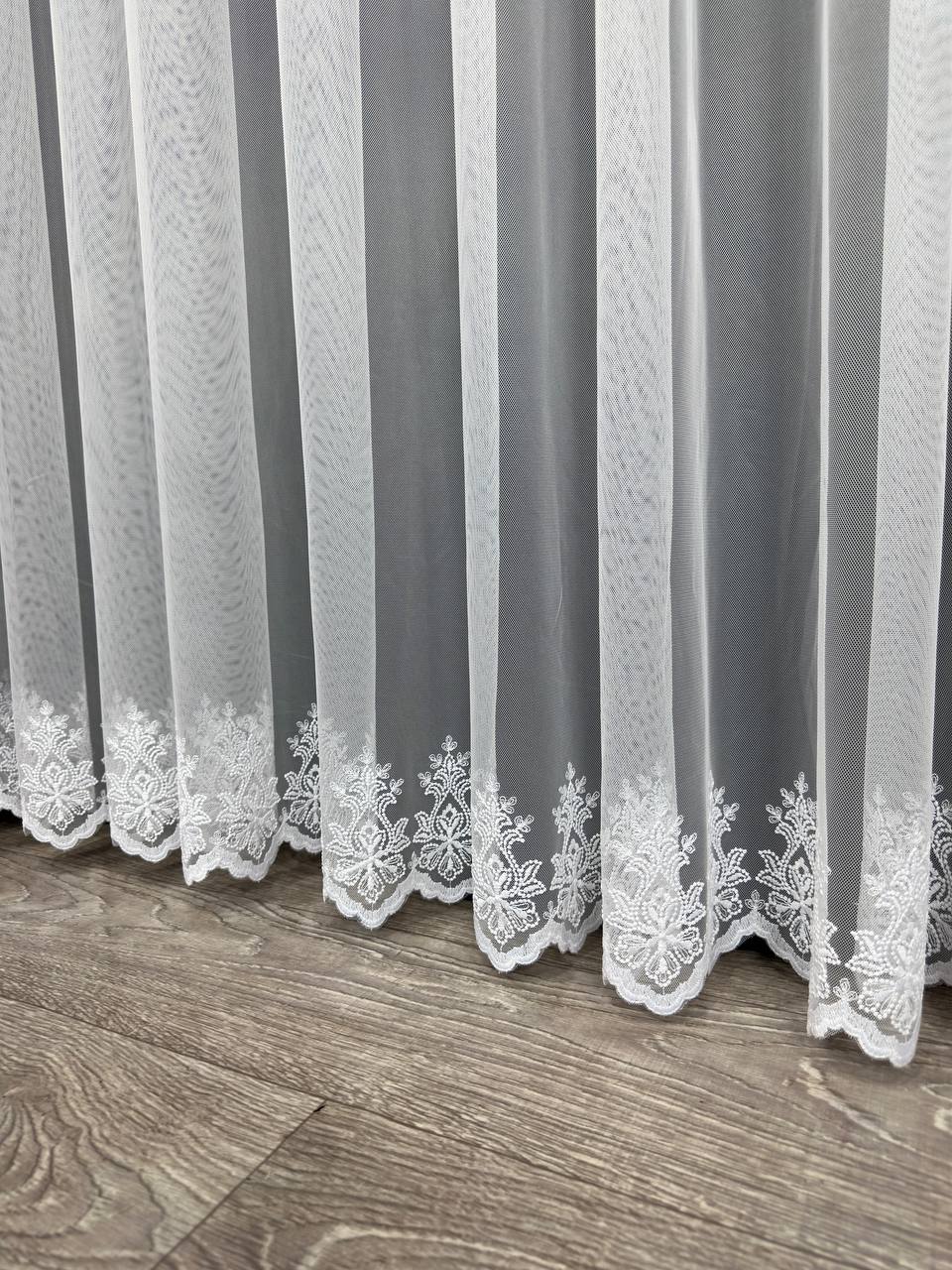 Sheer curtain with embroidered bottom, white color