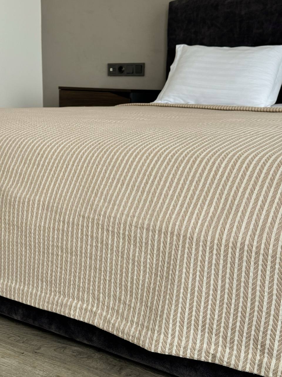 Plaid bedspread braid-combined, 100% cotton, beige color